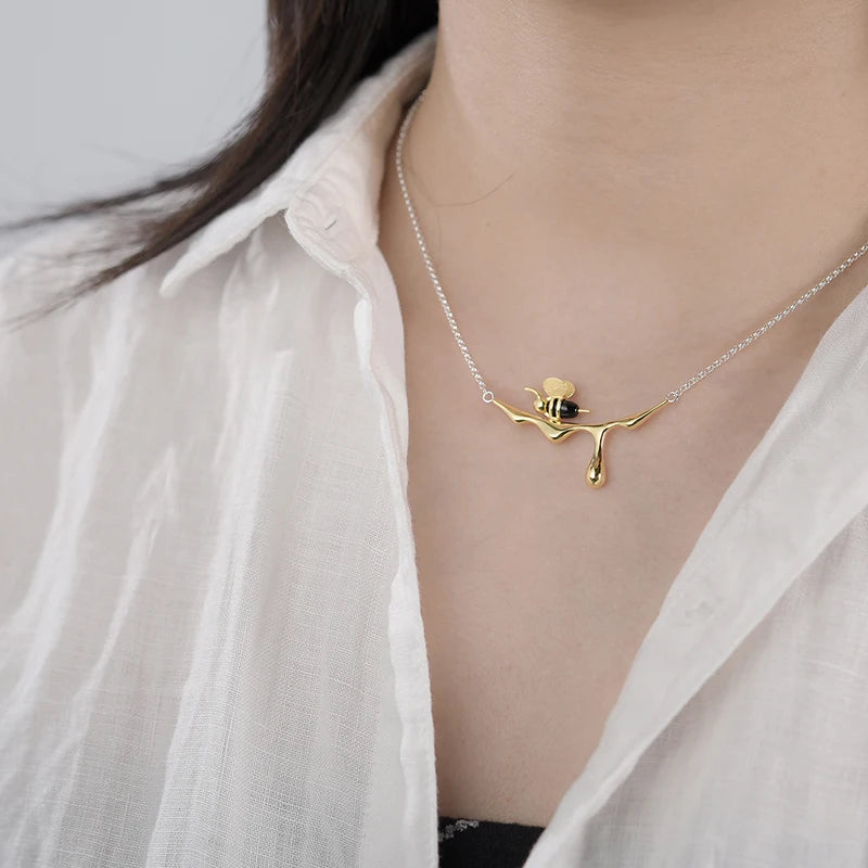 Collar De Abeja Y Miel De Plata.