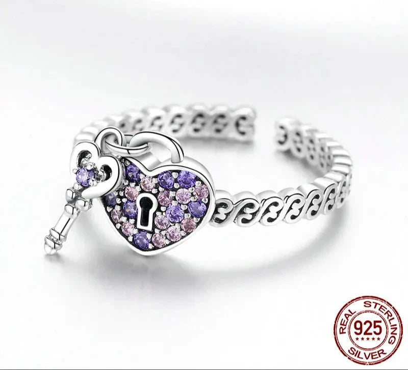 Anillo Ajustable De Plata Y Circón, Diseño Corazón c/ Llave.