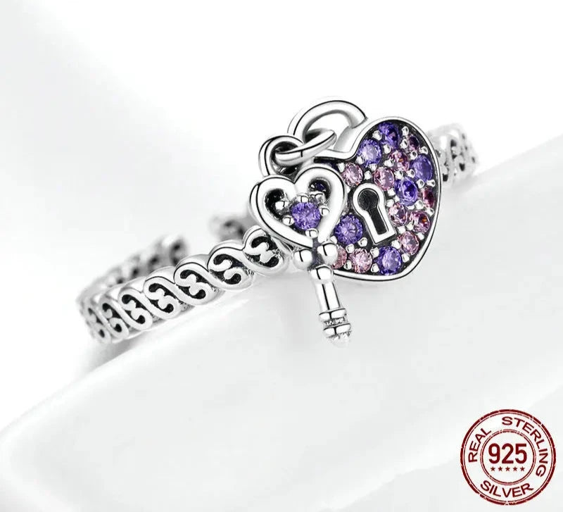 Anillo Ajustable De Plata Y Circón, Diseño Corazón c/ Llave.