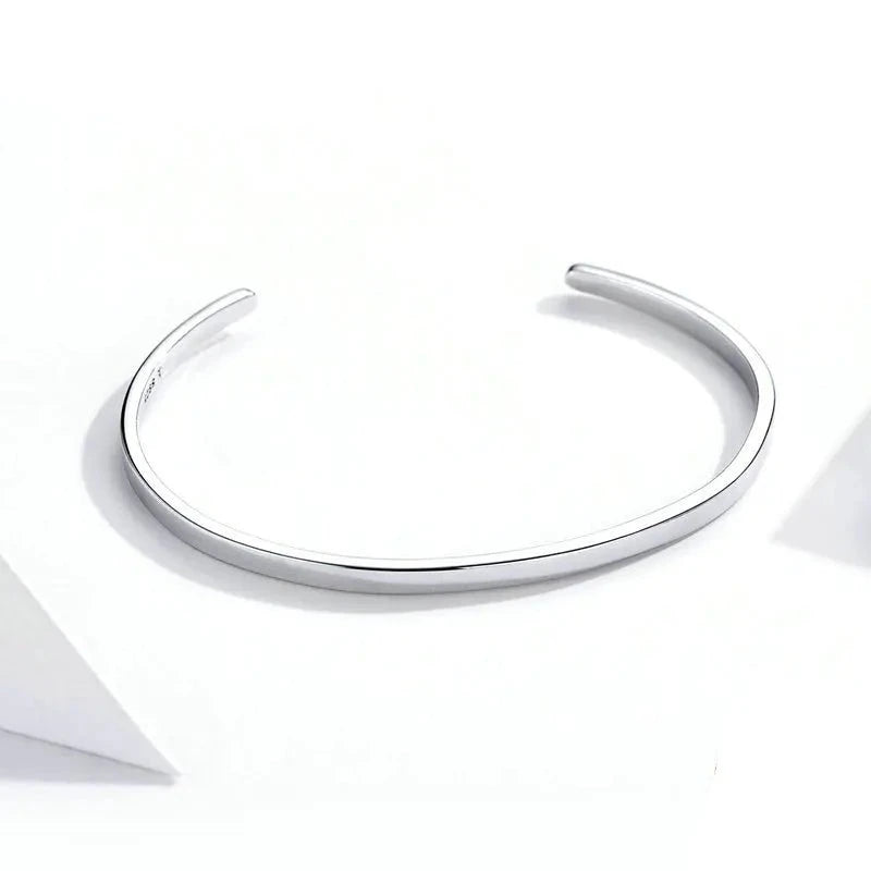 Brazalete Ajustable De Plata "Nothing Is Impossible".