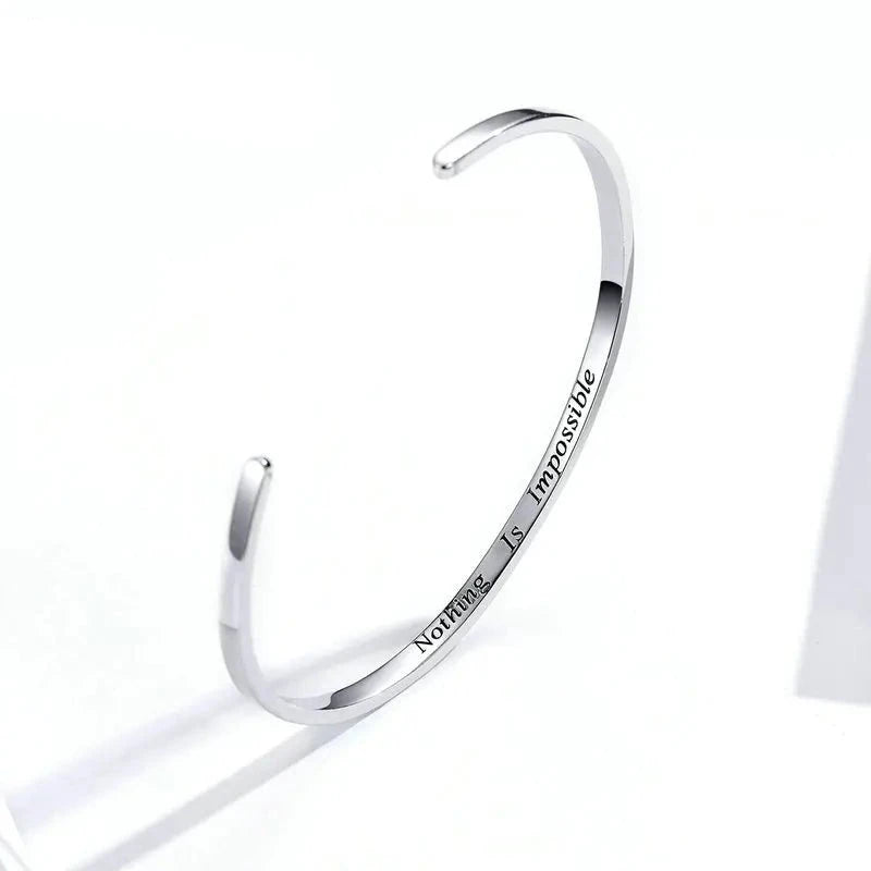 Brazalete Ajustable De Plata "Nothing Is Impossible".