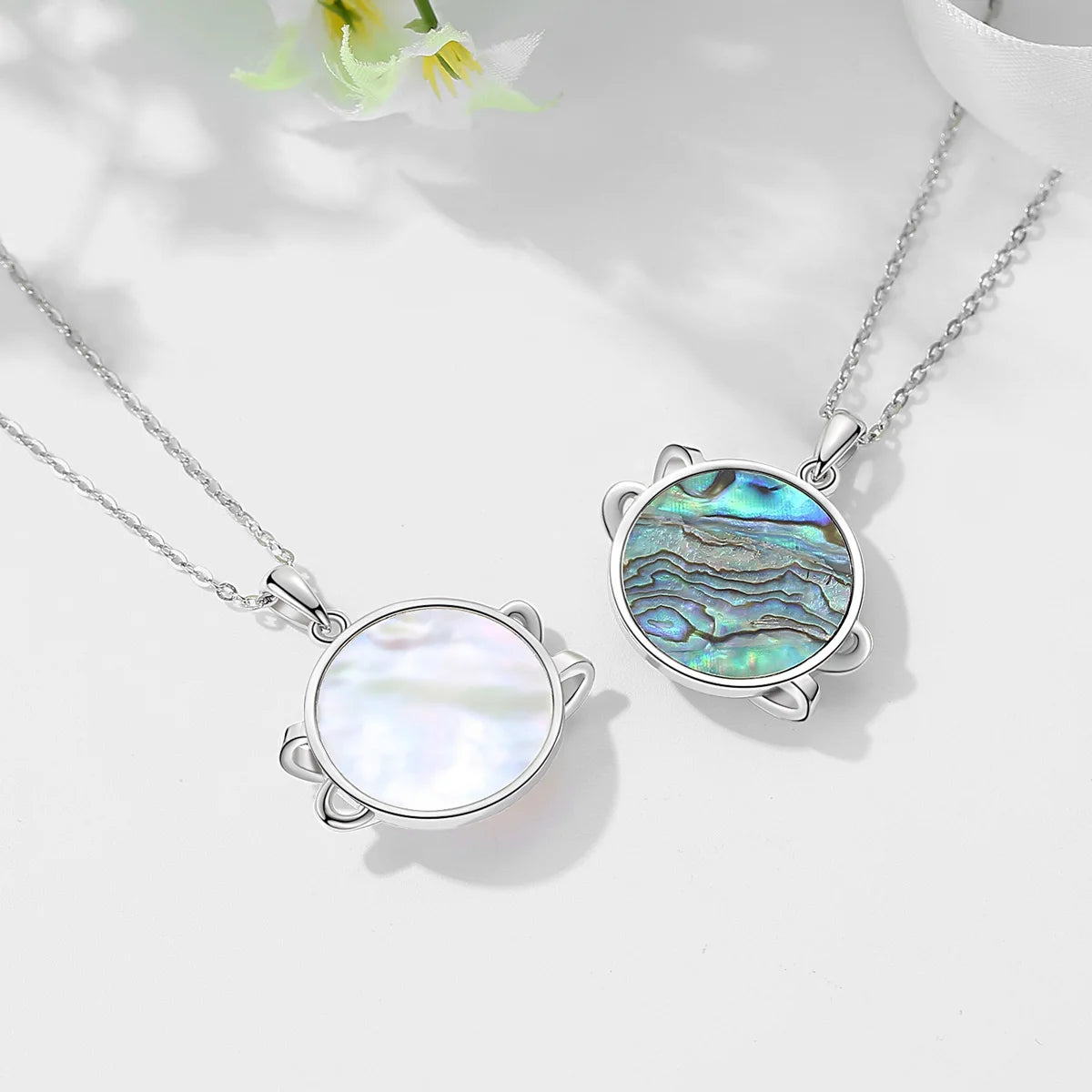 Conjunto Con Diseño De Planeta Con Circón De Plata.