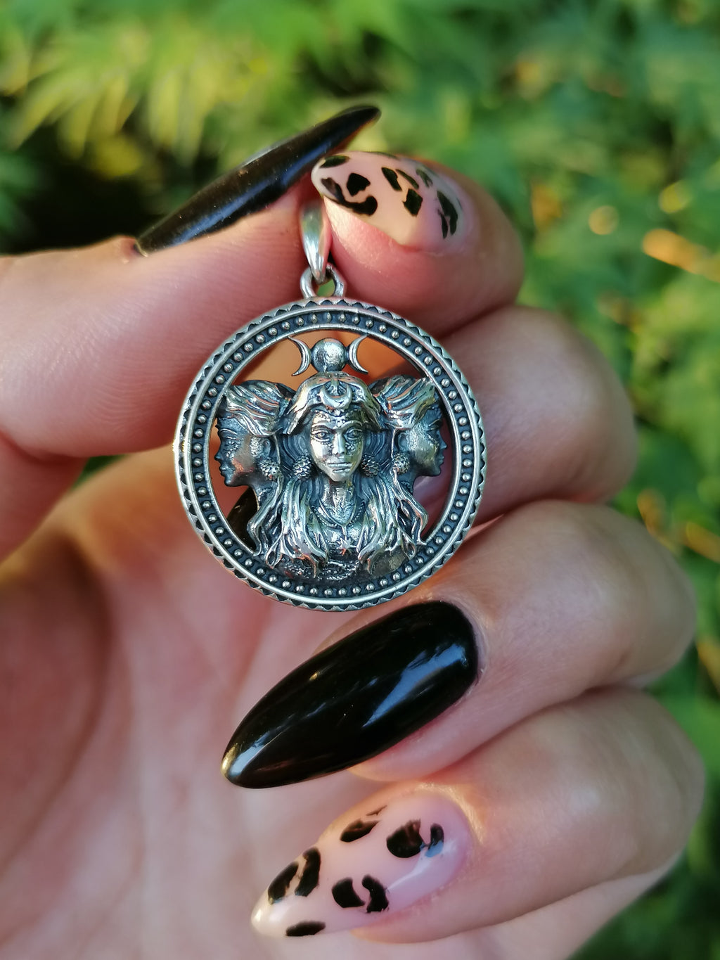 Colgante Triple Diosa con Cadena de Plata 50 cm.