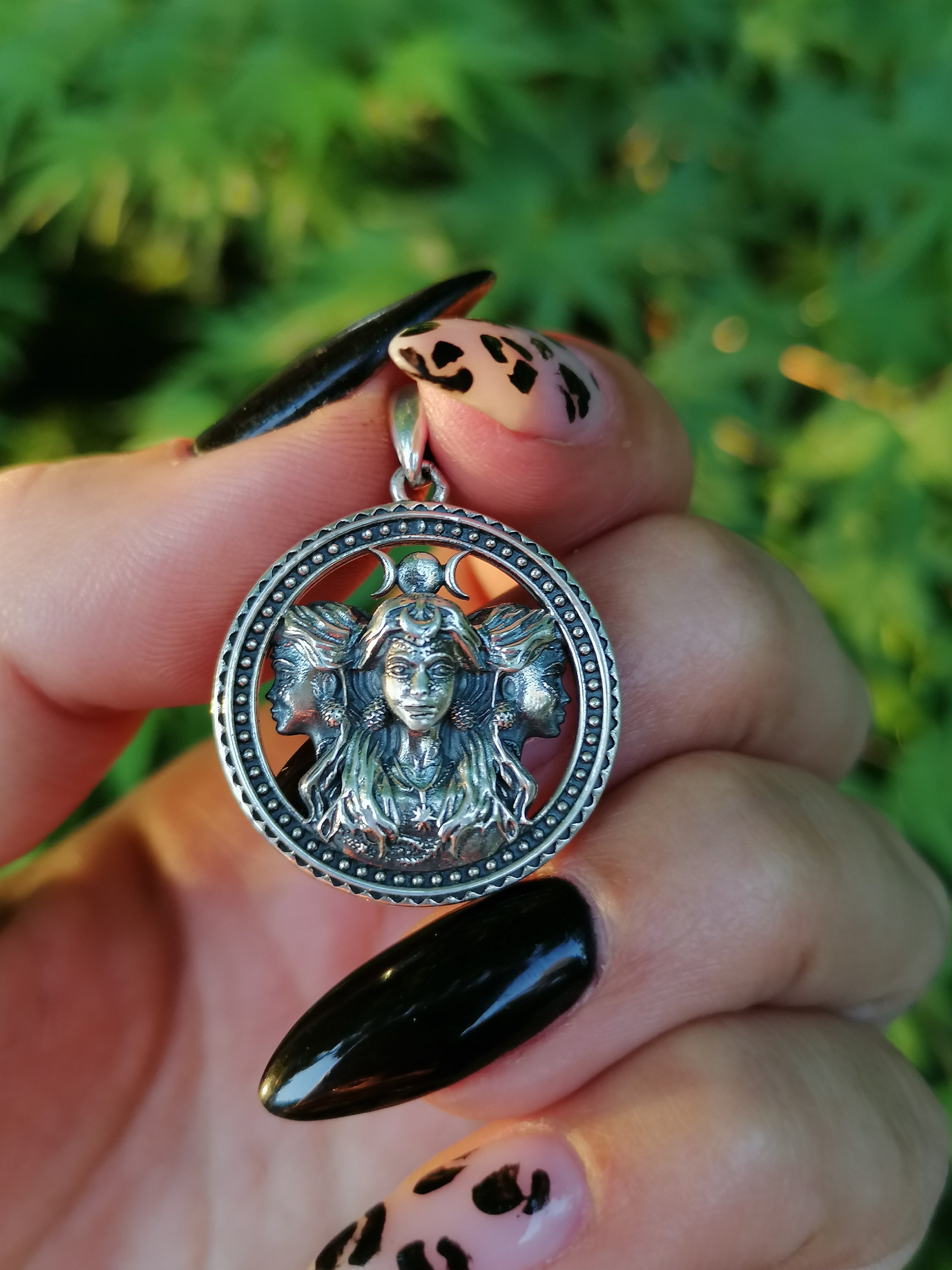 Colgante Triple Diosa con Cadena de Plata 50 cm.