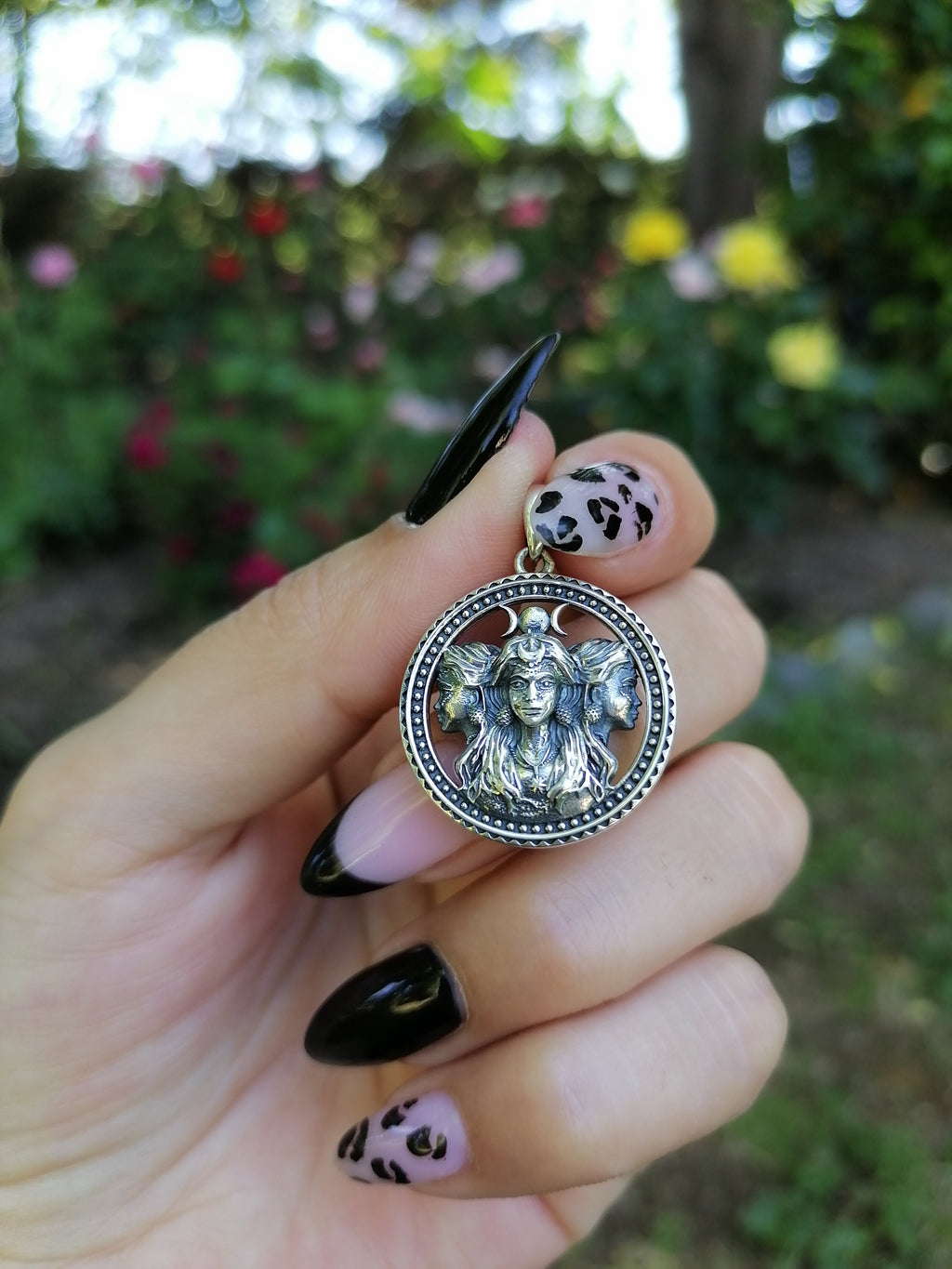 Colgante Triple Diosa con Cadena de Plata 50 cm.