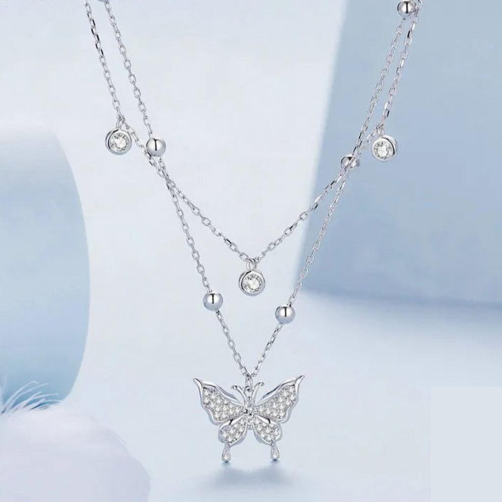 Collar Con Colgante Mariposa Con Circones.