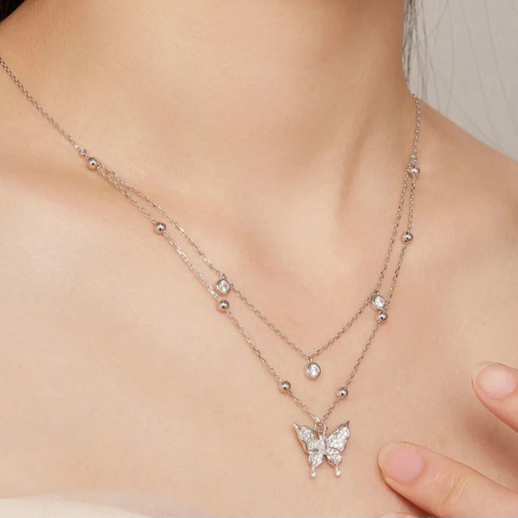 Collar Con Colgante Mariposa Con Circones.