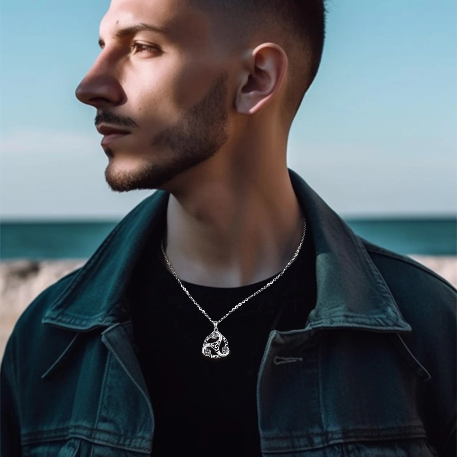 Colgante de Plata, Trisquel con Símbolos Nórdicos.