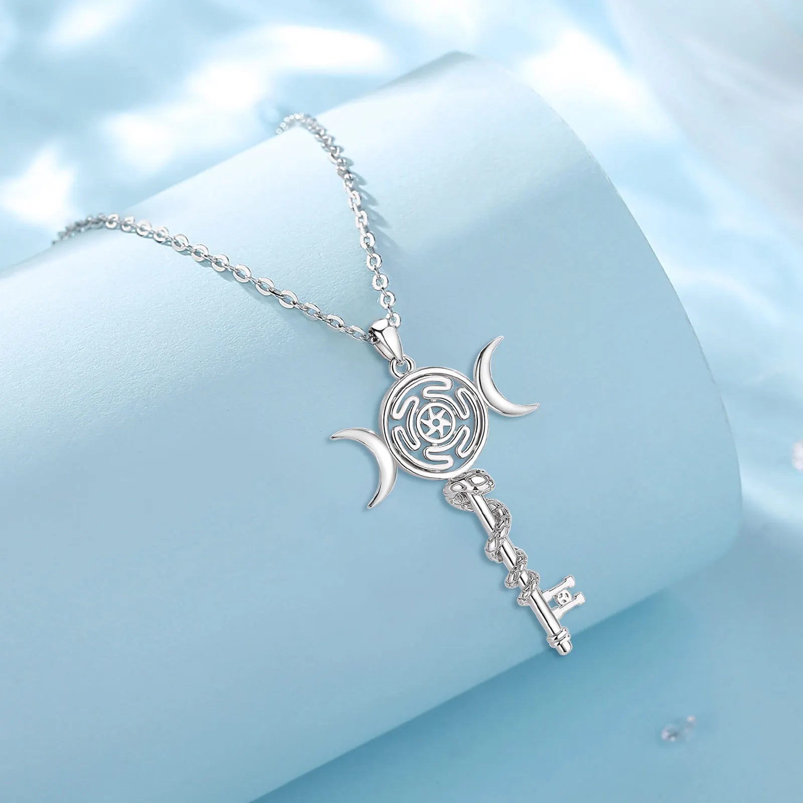 Colgante Llave De Hécate Con Triple Luna y Serpiente De Plata.