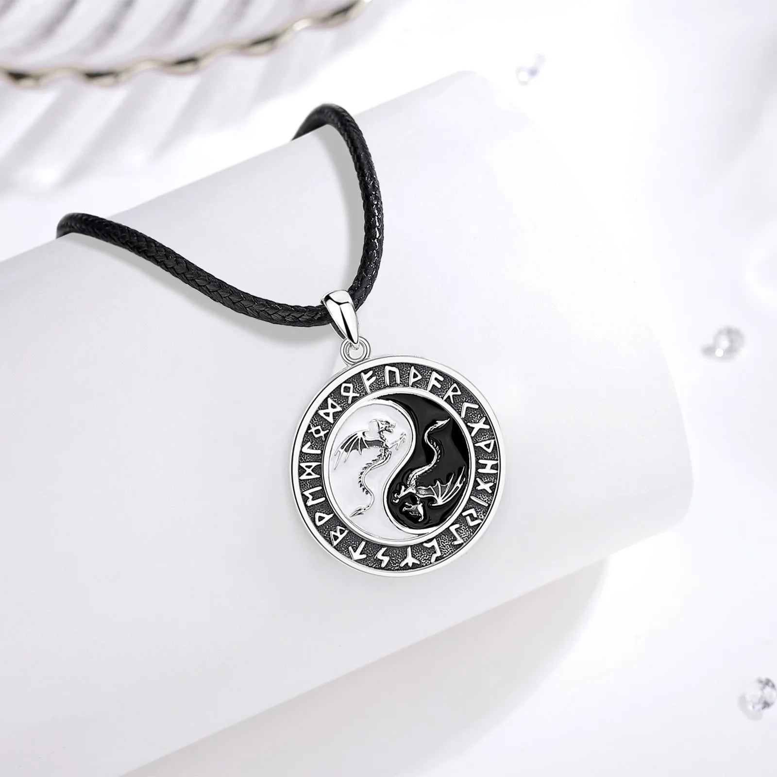 Colgante De Plata, Diseño Yin Yang Dragones Y Runas Vikingas.