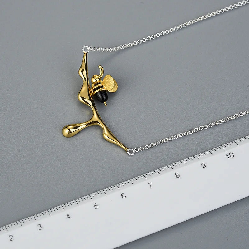 Collar De Abeja Y Miel De Plata.