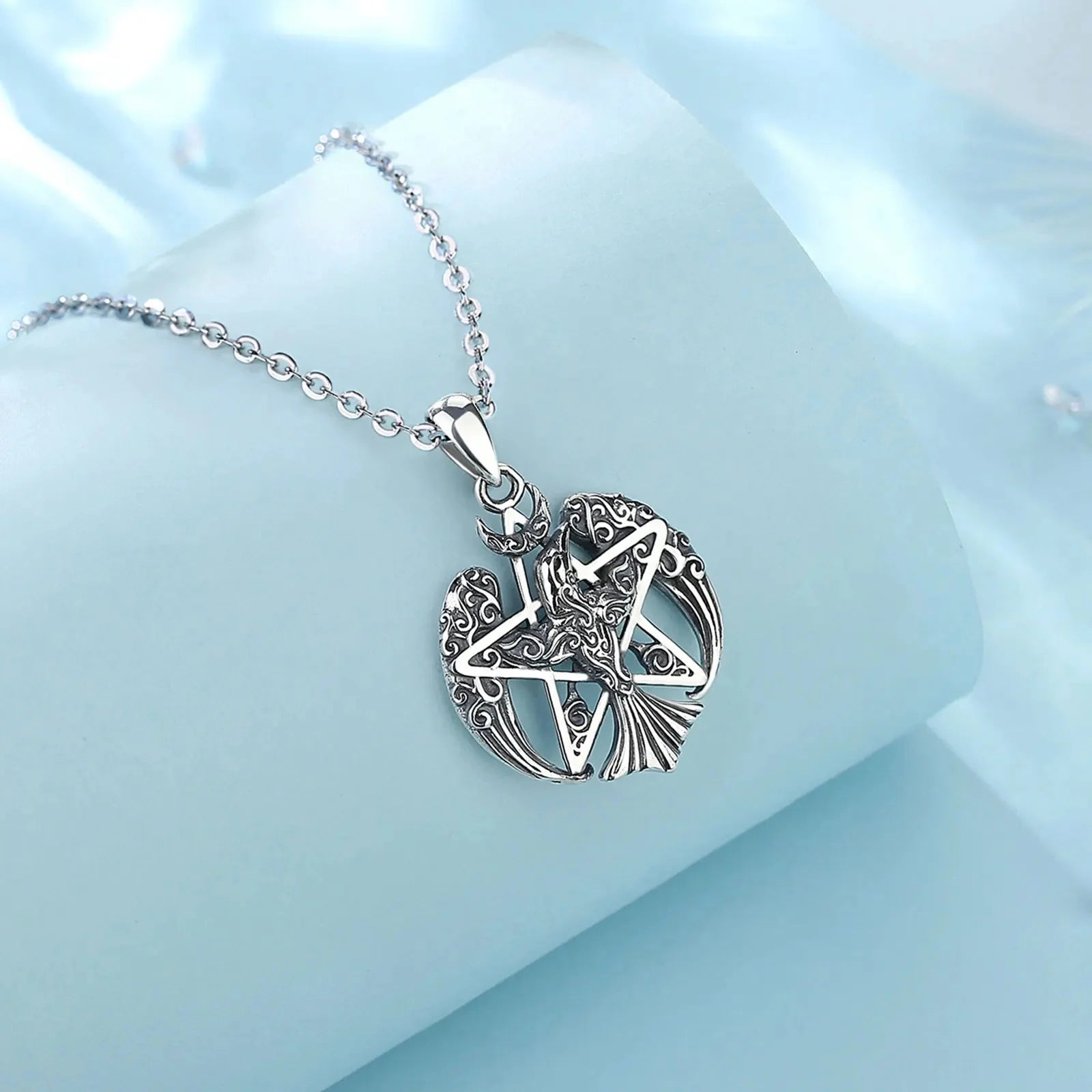 Colgante De Plata, Diseño Pentagrama Con Cuervo Vikingo.