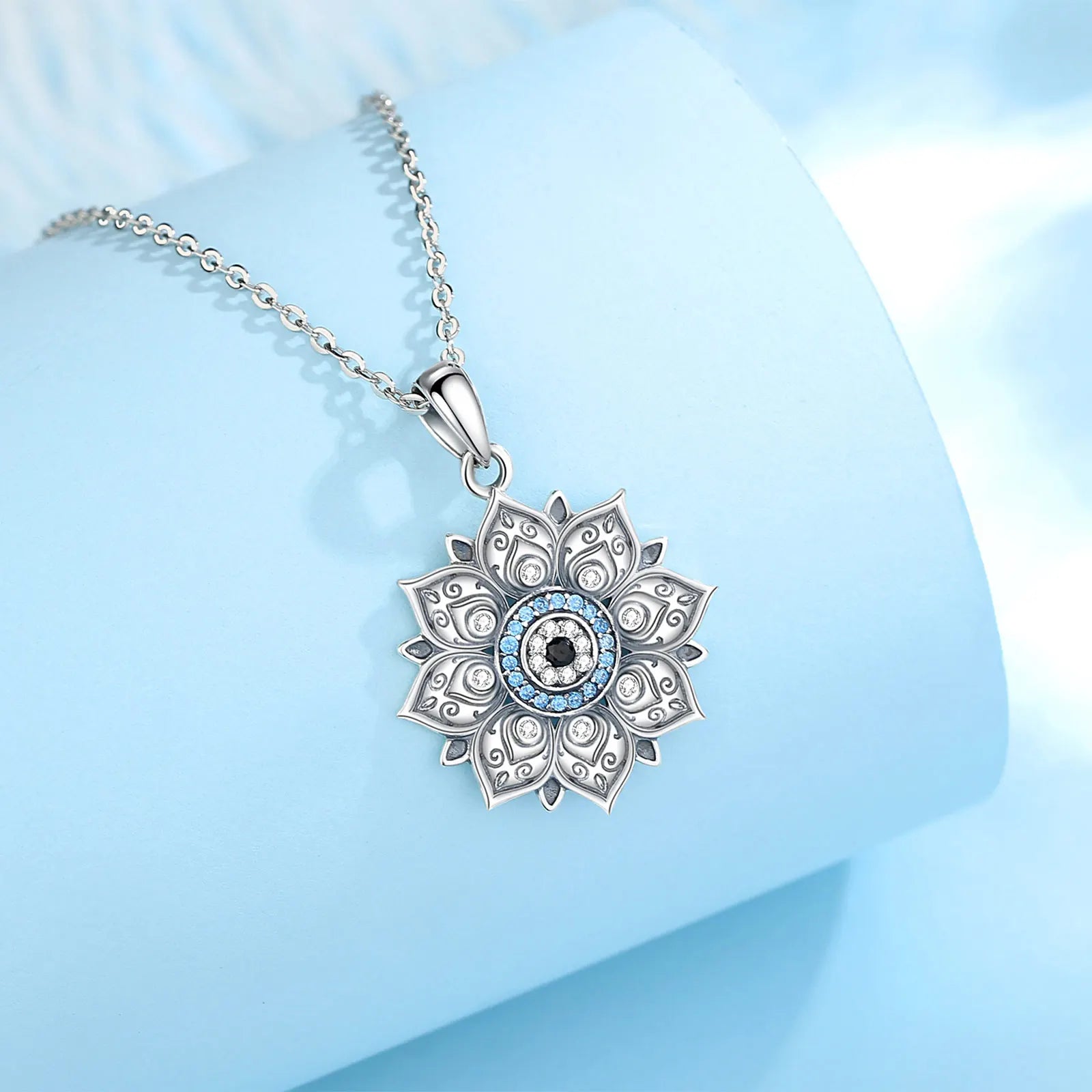 Colgante De Plata Flor De Loto Con Ojo Turco y Circones.