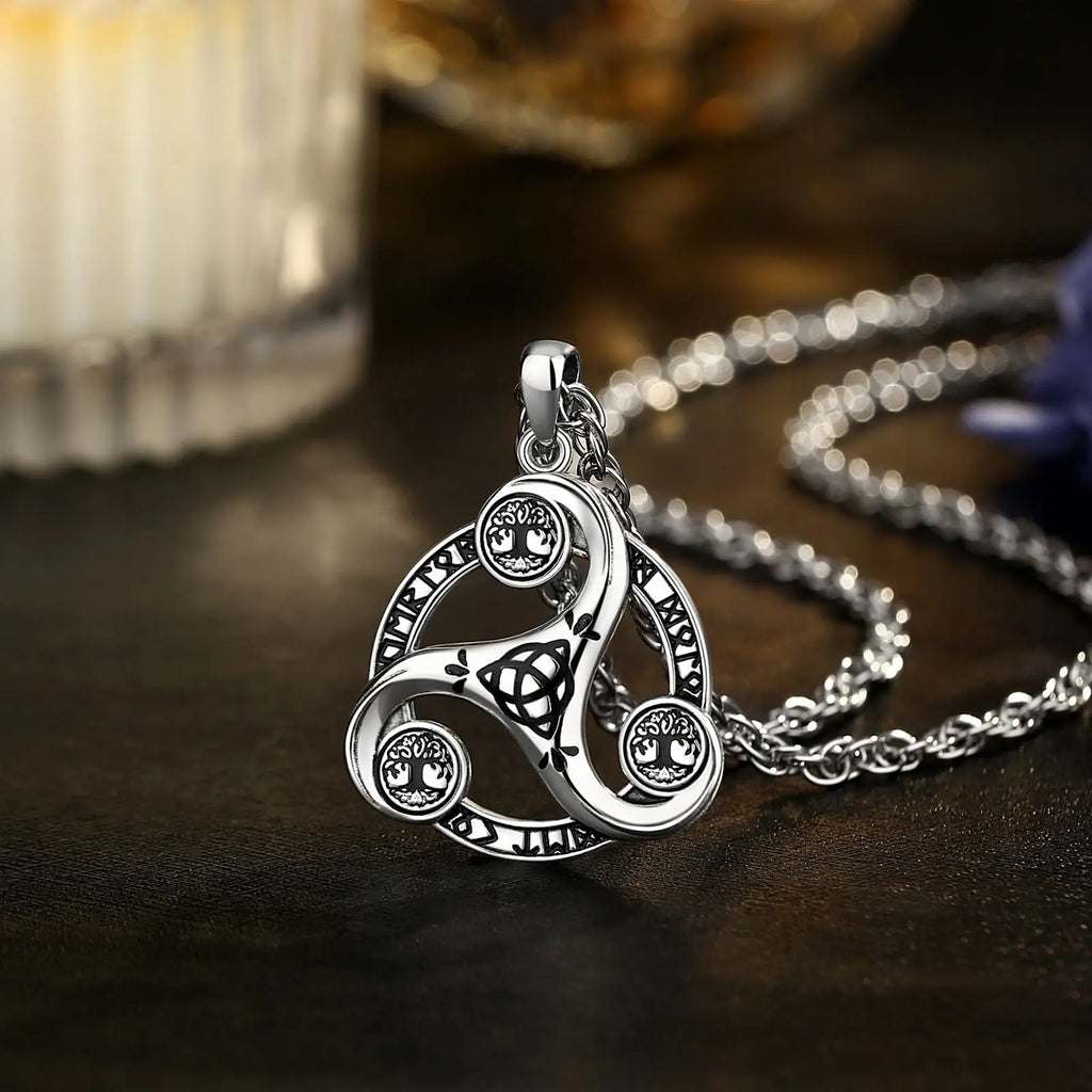 Colgante de Plata, Trisquel con Símbolos Nórdicos.
