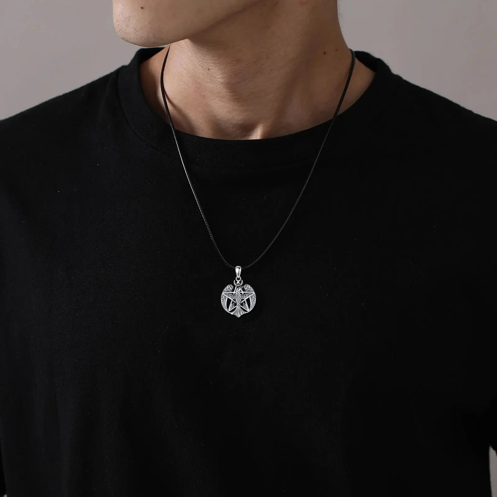 Colgante De Plata, Diseño Pentagrama Con Cuervo Vikingo.