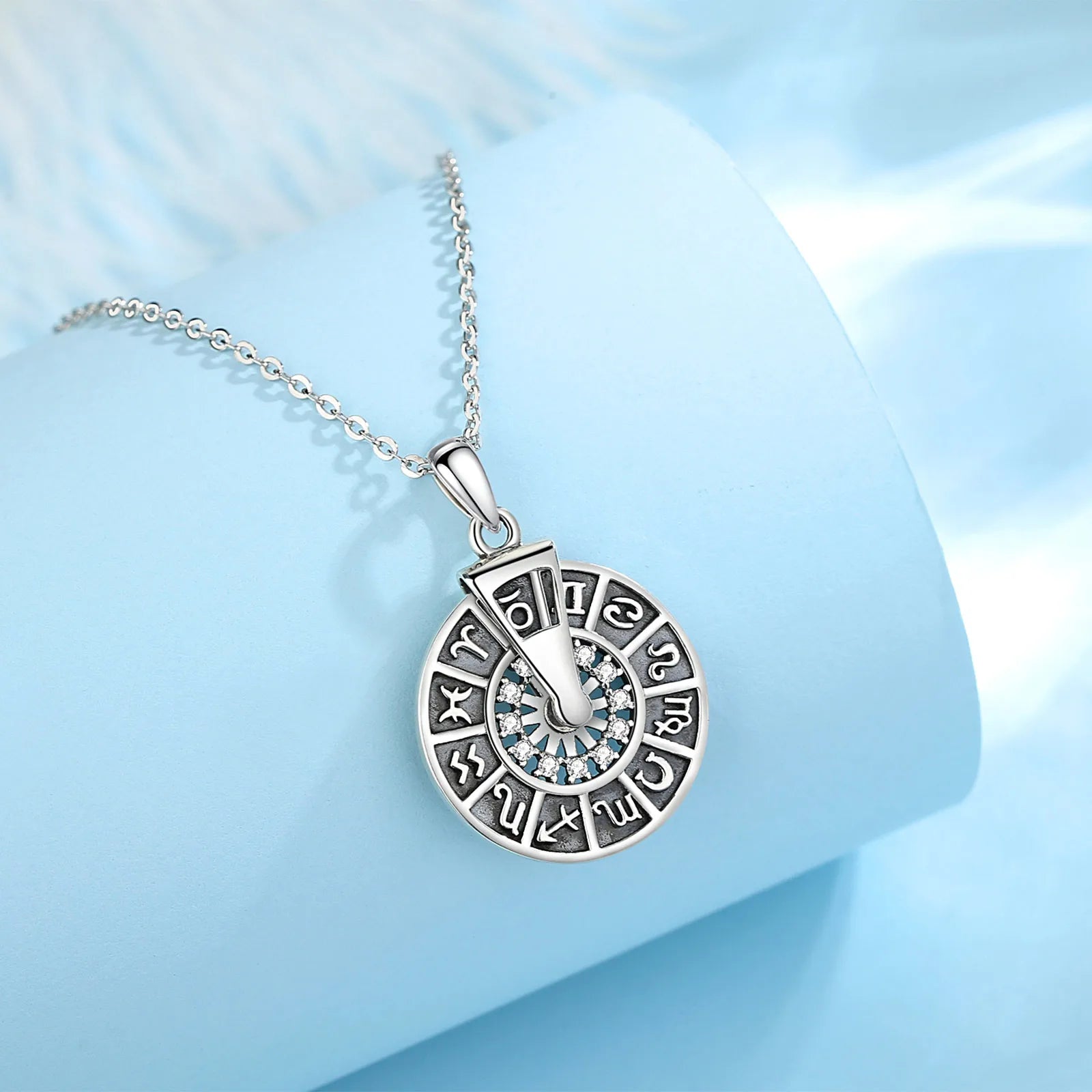Colgante Signos de Zodiaco Rotativo de Plata .