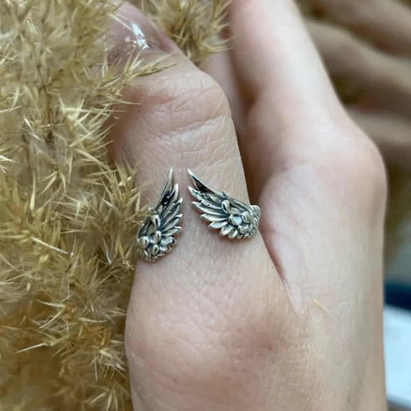 Anillo Ajustable Alas Abiertas de Plata.