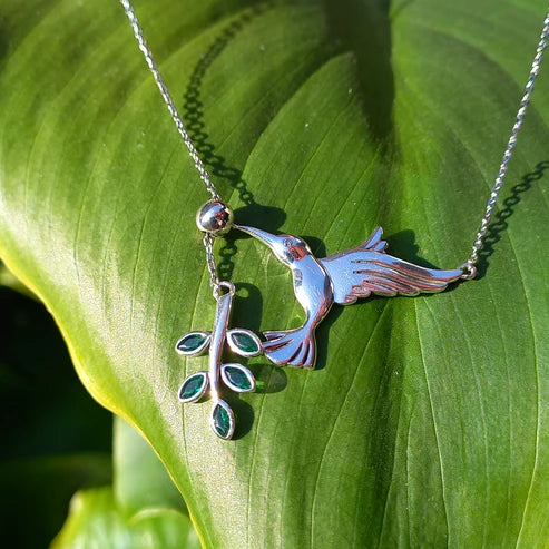 Magia En Movimiento: Set De Colibrí (Aros + Collar), plata 925.