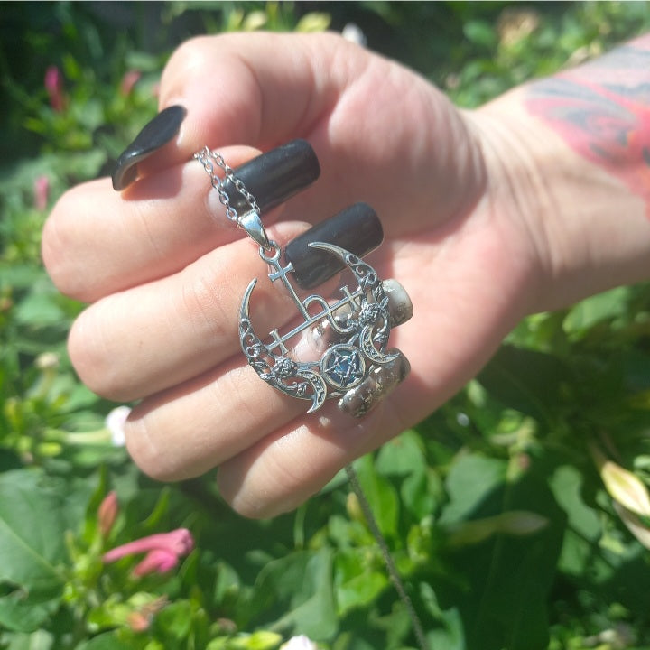 Colgante Triple Luna con Sigilo de Lilith de Plata.