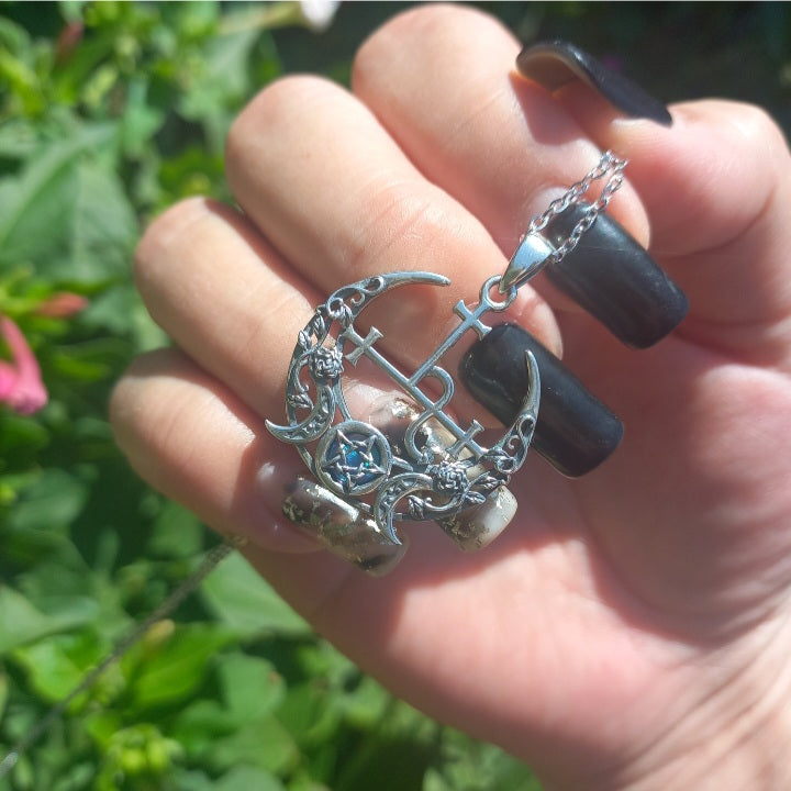 Colgante Triple Luna con Sigilo de Lilith de Plata.