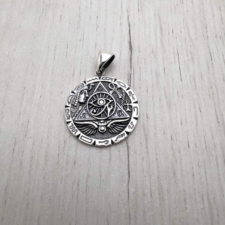 Colgante Ojo De Horus Con Símbolos Egipcios De Plata.