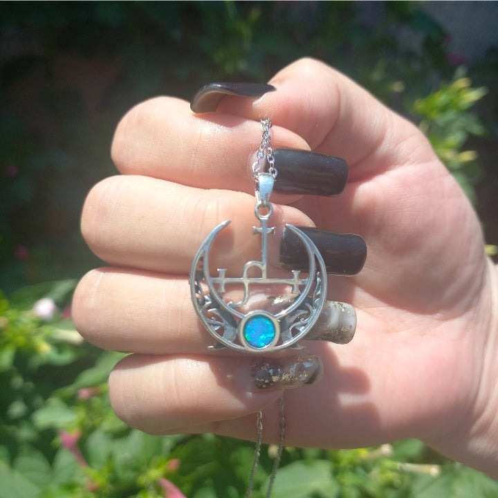 Colgante Triple Luna con Sigilo de Lilith de Plata.