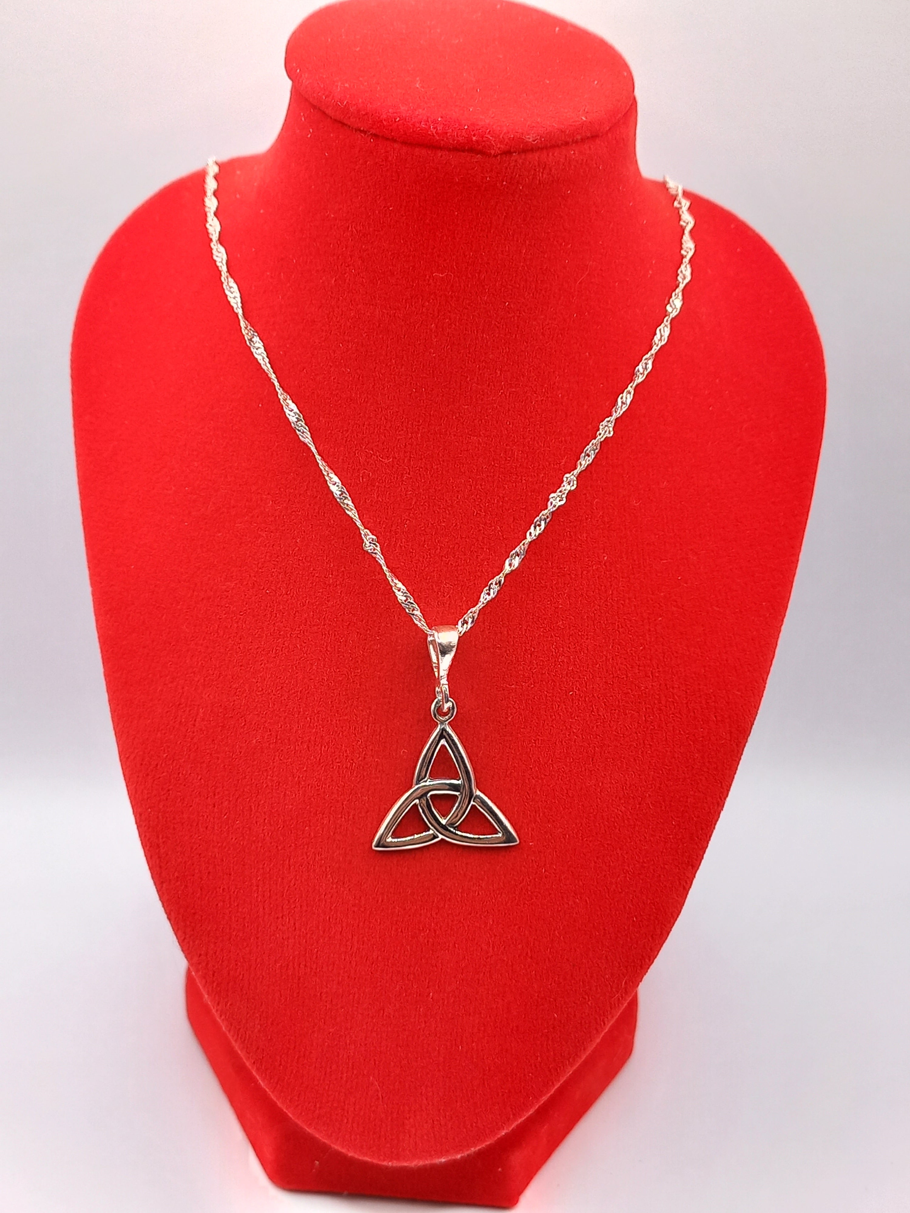 Collar Triqueta con Cadena de Plata 50 cm.