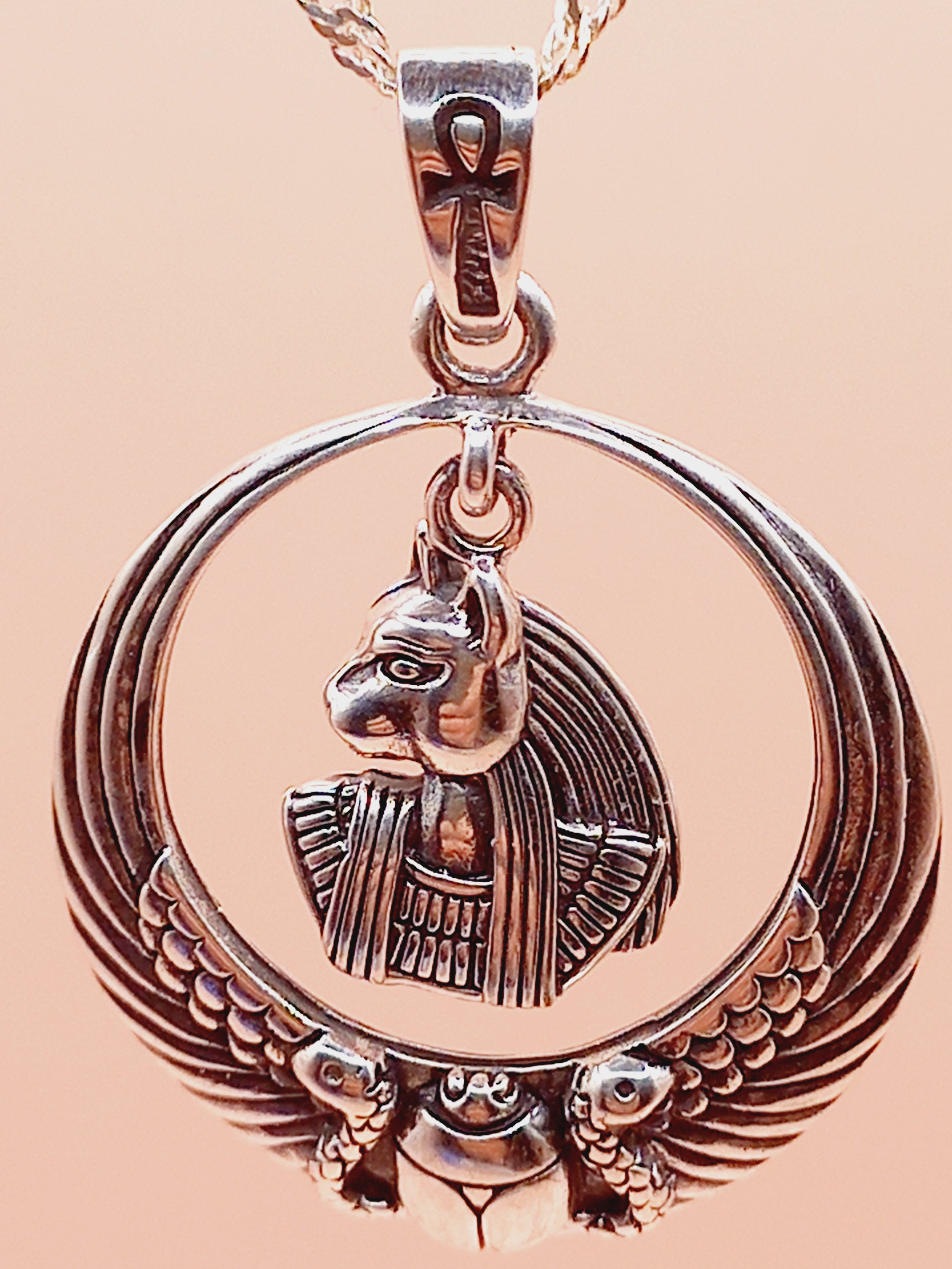 Colgante Bastet Diosa Egipcia con Cadena de Plata 50 cm.