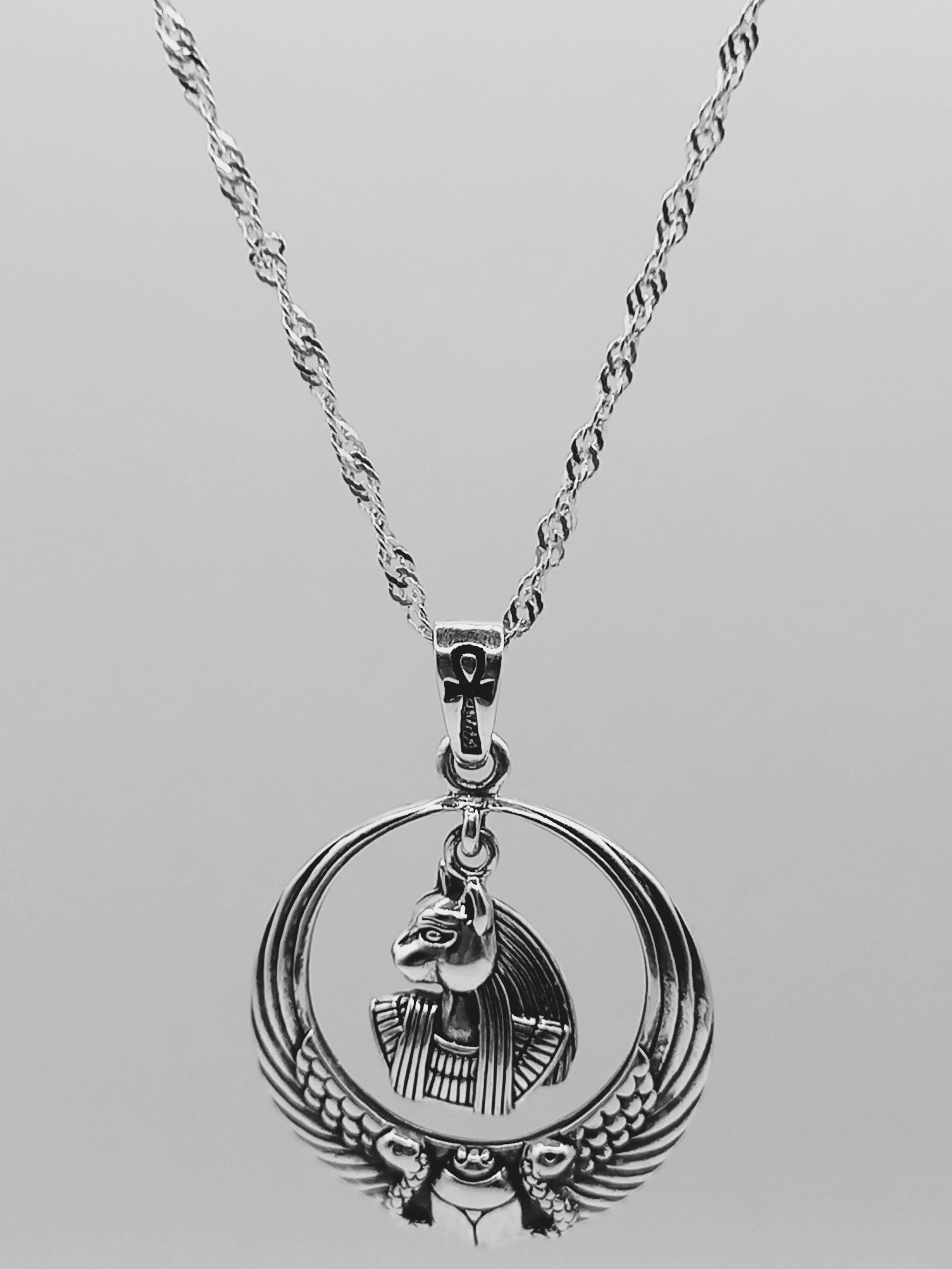 Colgante Bastet Diosa Egipcia con Cadena de Plata 50 cm.