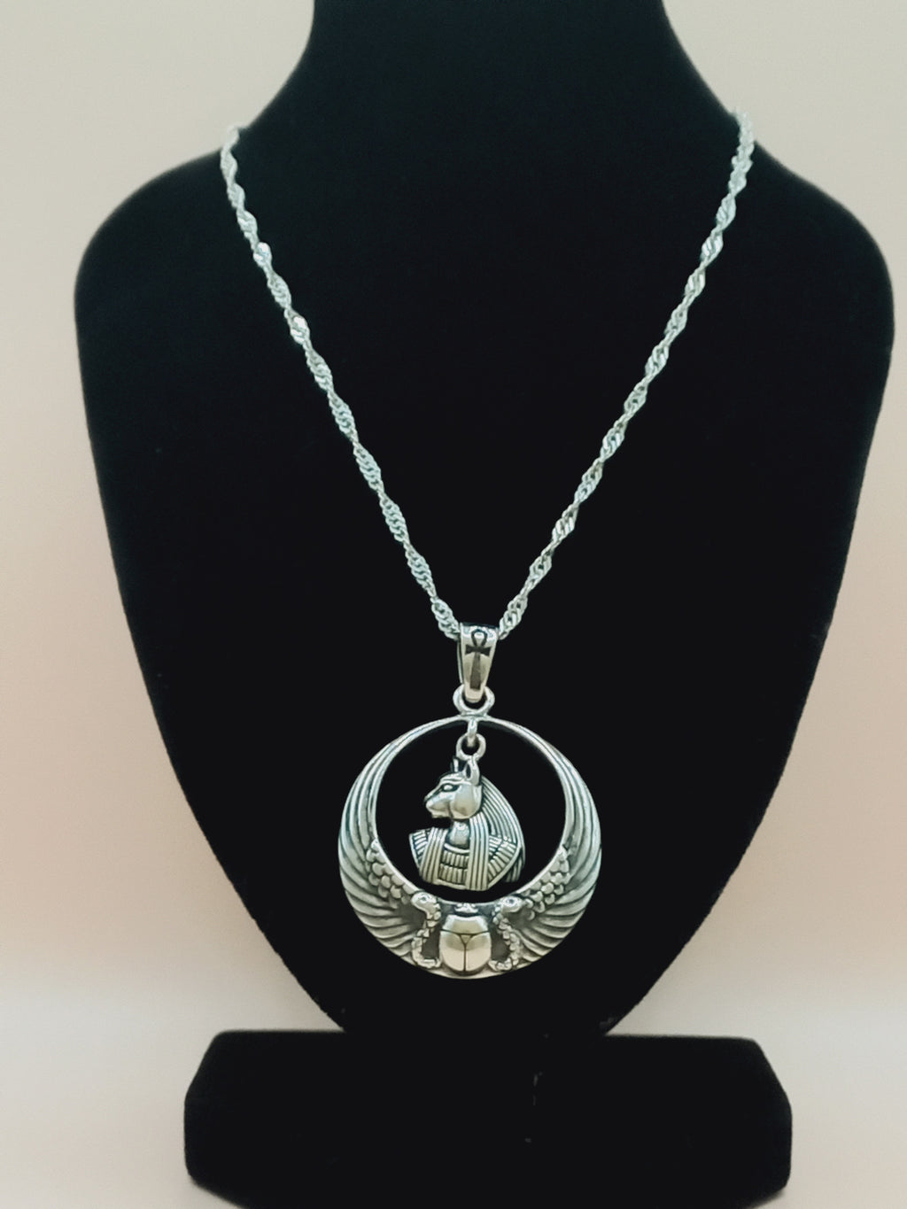 Colgante Bastet Diosa Egipcia con Cadena de Plata 50 cm.