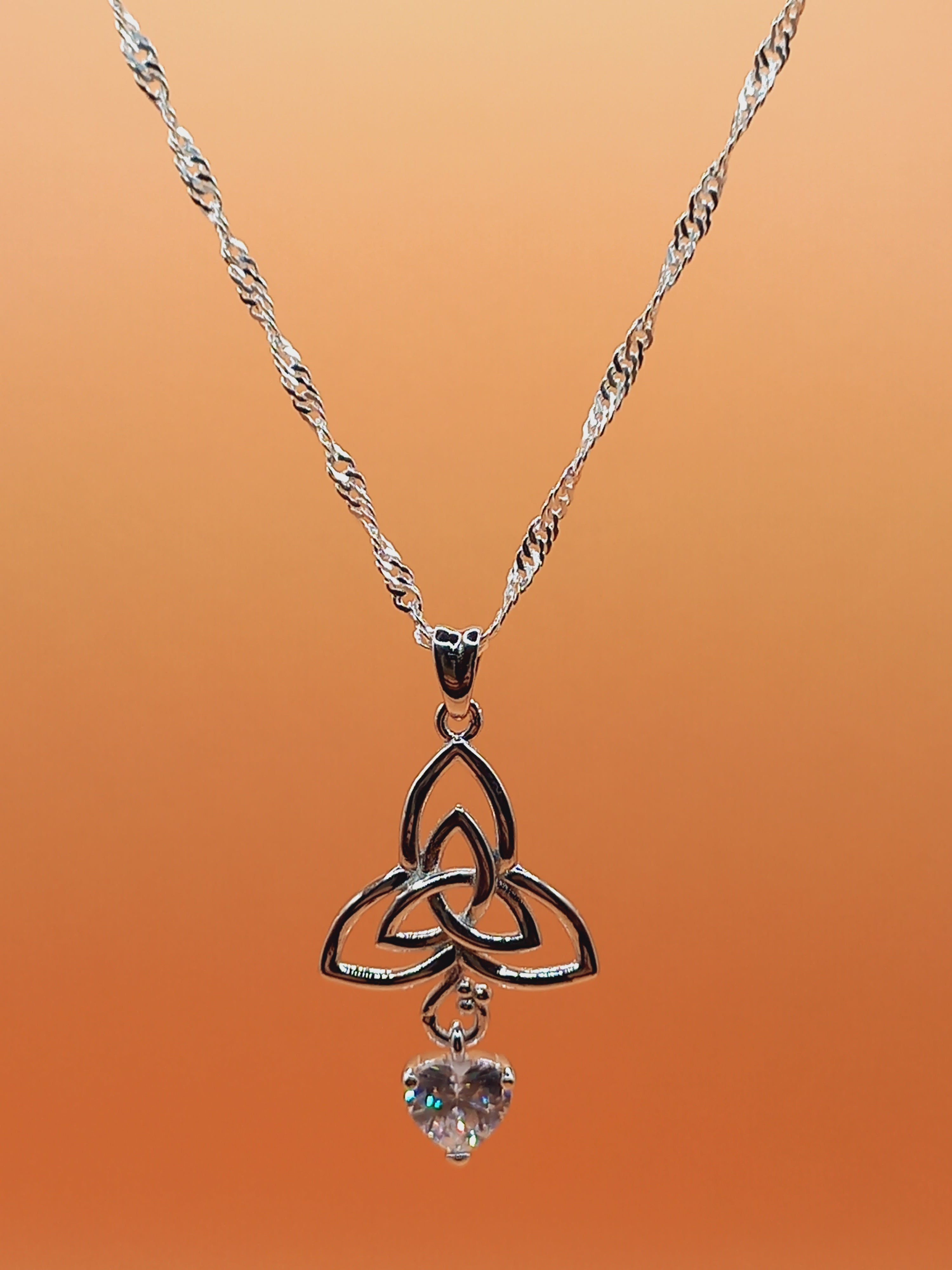 Colgante Triqueta Celta con Circón más cadena de Plata 50 cm