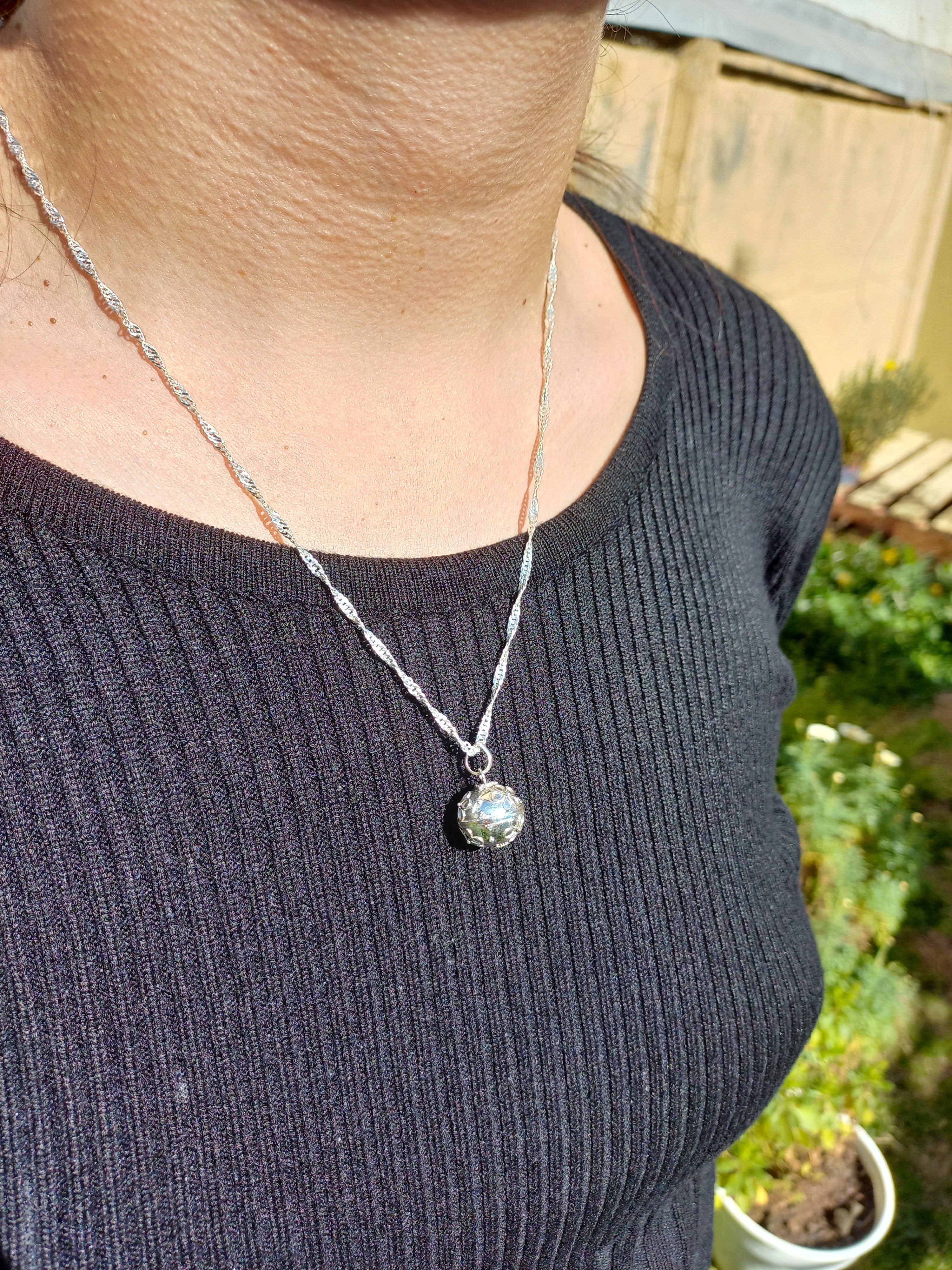 Colgante Llamador de Ángeles con Cadena de Plata 50 cm.