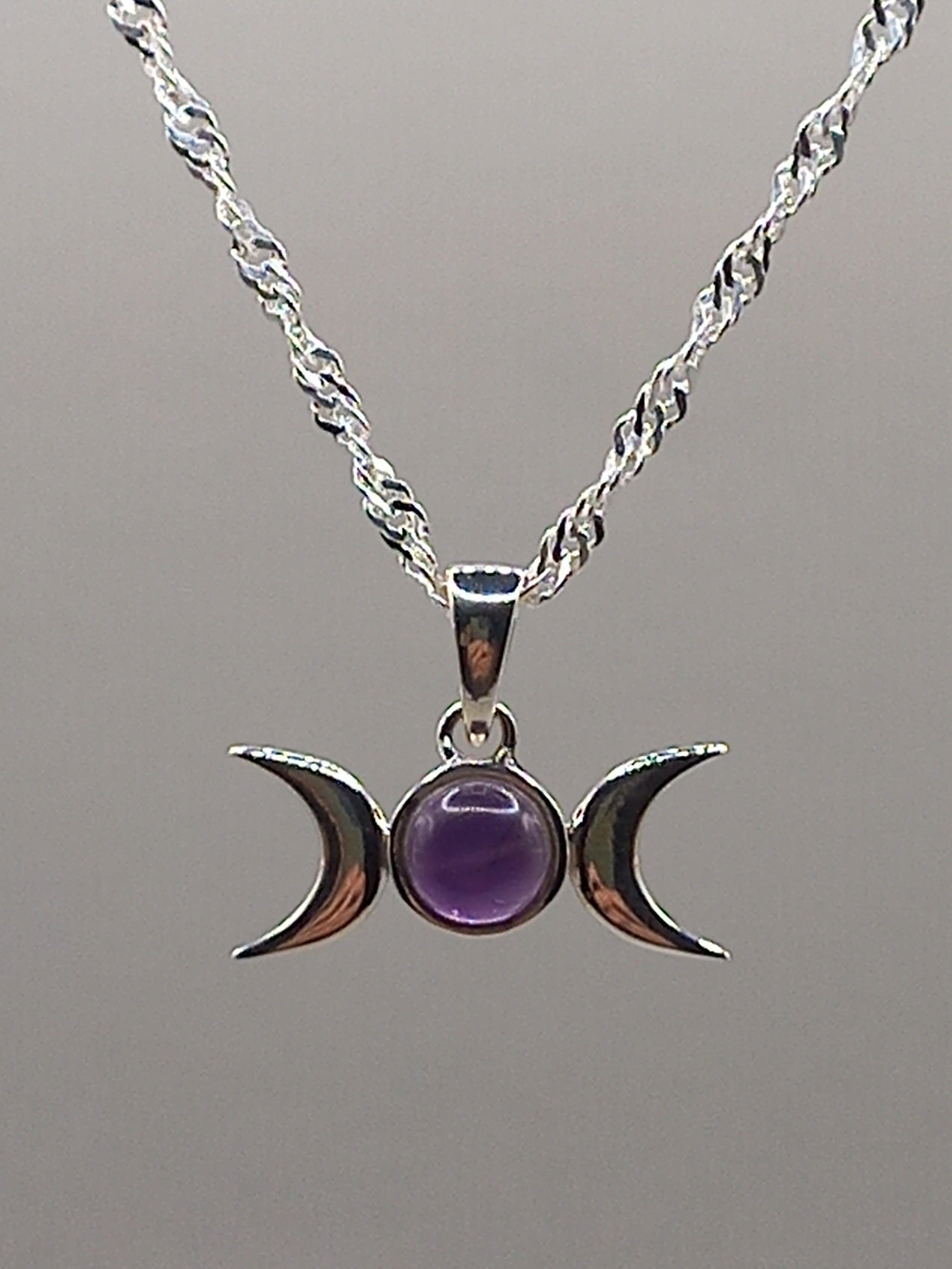 Colgante Triple Luna con piedra Amatista y Cadena de Plata 50 cm.