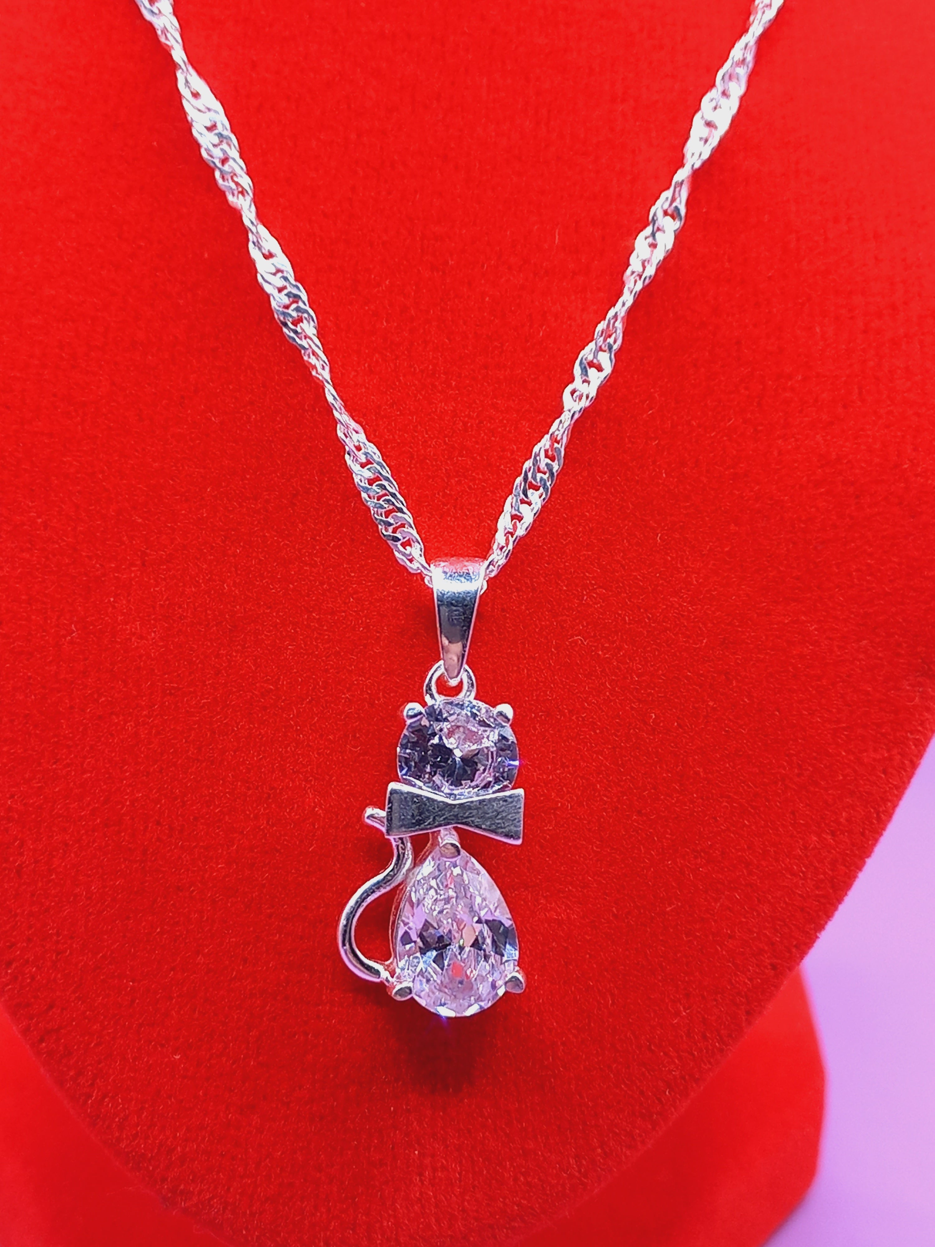 Colgante Gato con Circón.  Plata 925