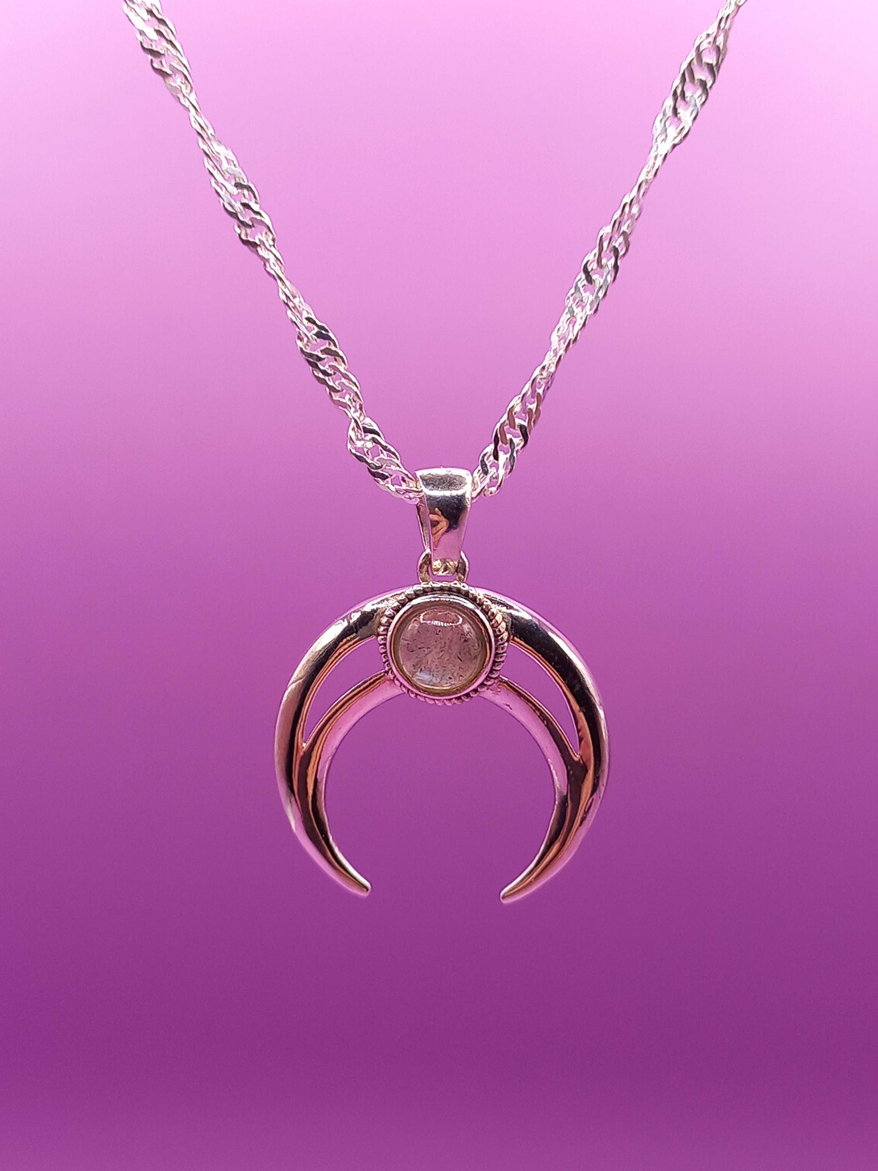 Colgante Media Luna con Labradorita y Cadena de Plata 50 cm.