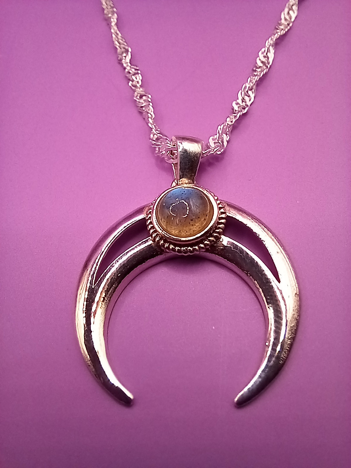 Colgante Media Luna con Labradorita y Cadena de Plata 50 cm.