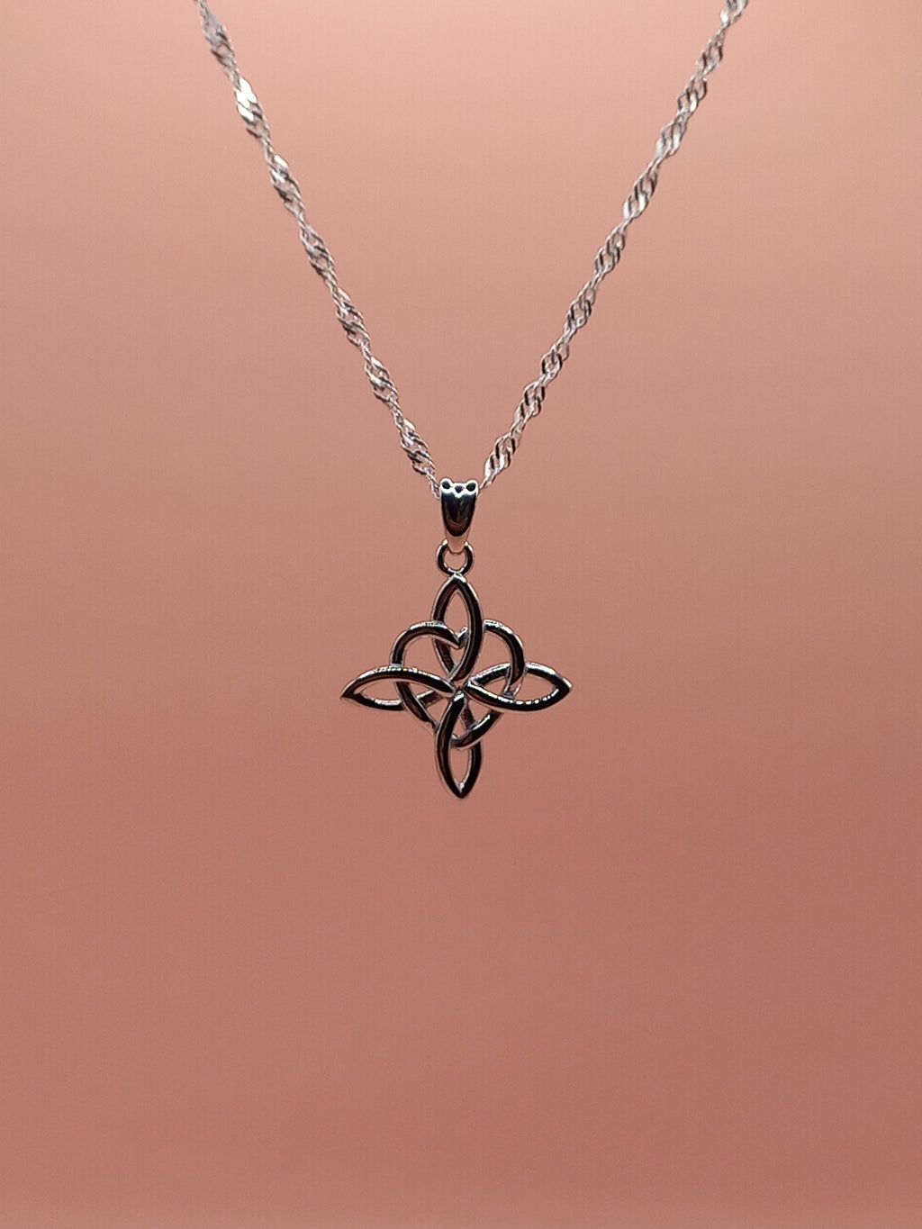 Colgante Nudo de Bruja Corazón con Cadena de Plata 50 cm.