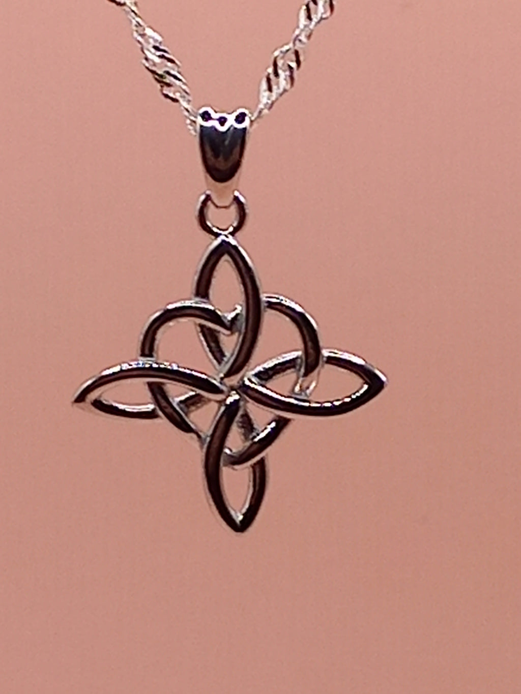 Colgante Nudo de Bruja Corazón con Cadena de Plata 50 cm.