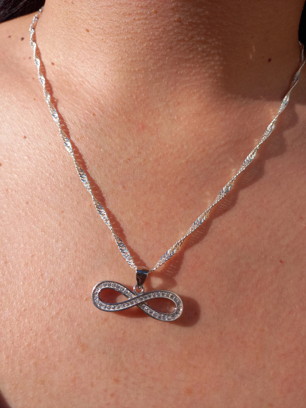 Colgante Infinito con Cadena de Plata de 50 cm.