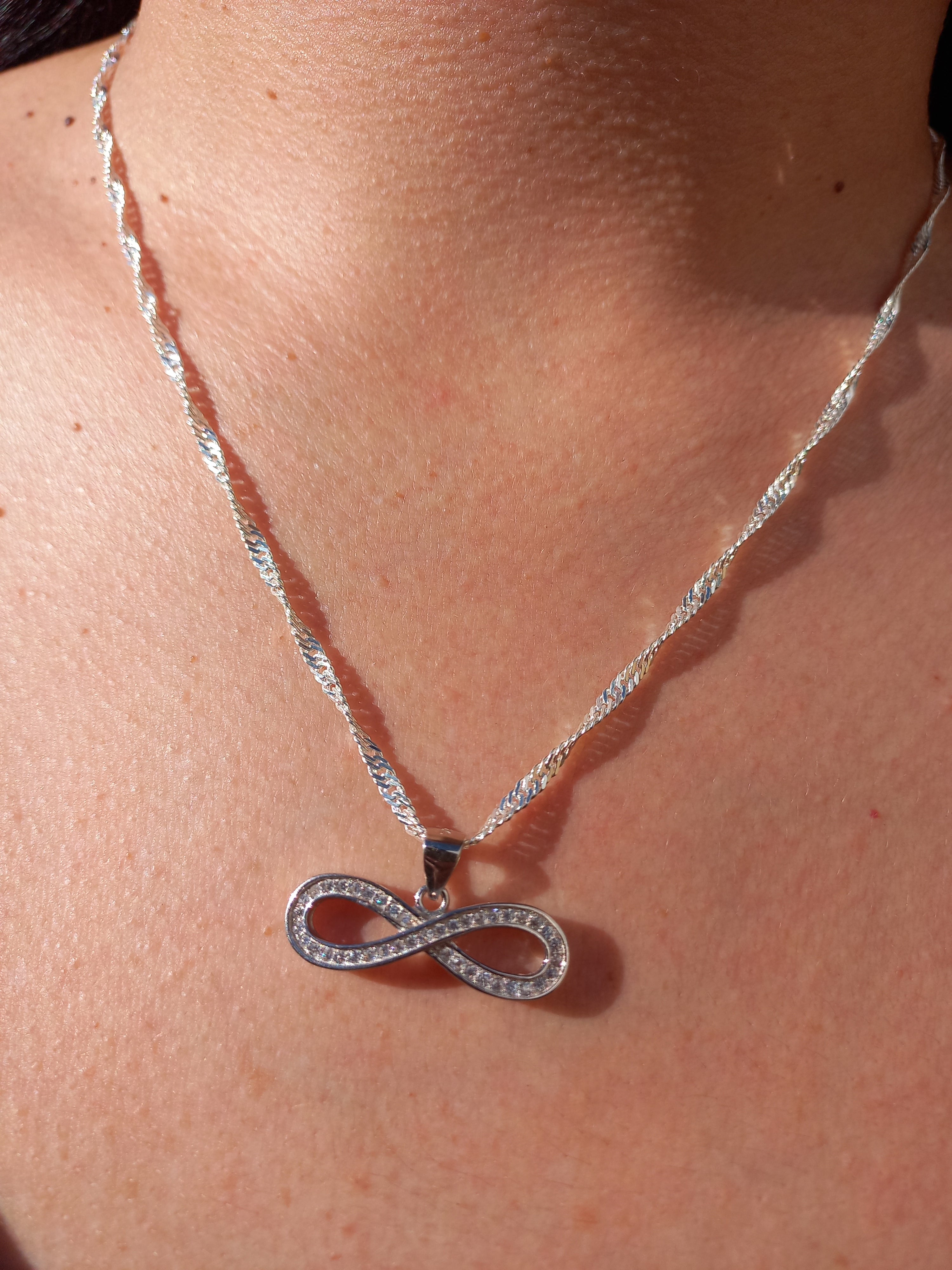 Colgante Infinito con Cadena de Plata de 50 cm.