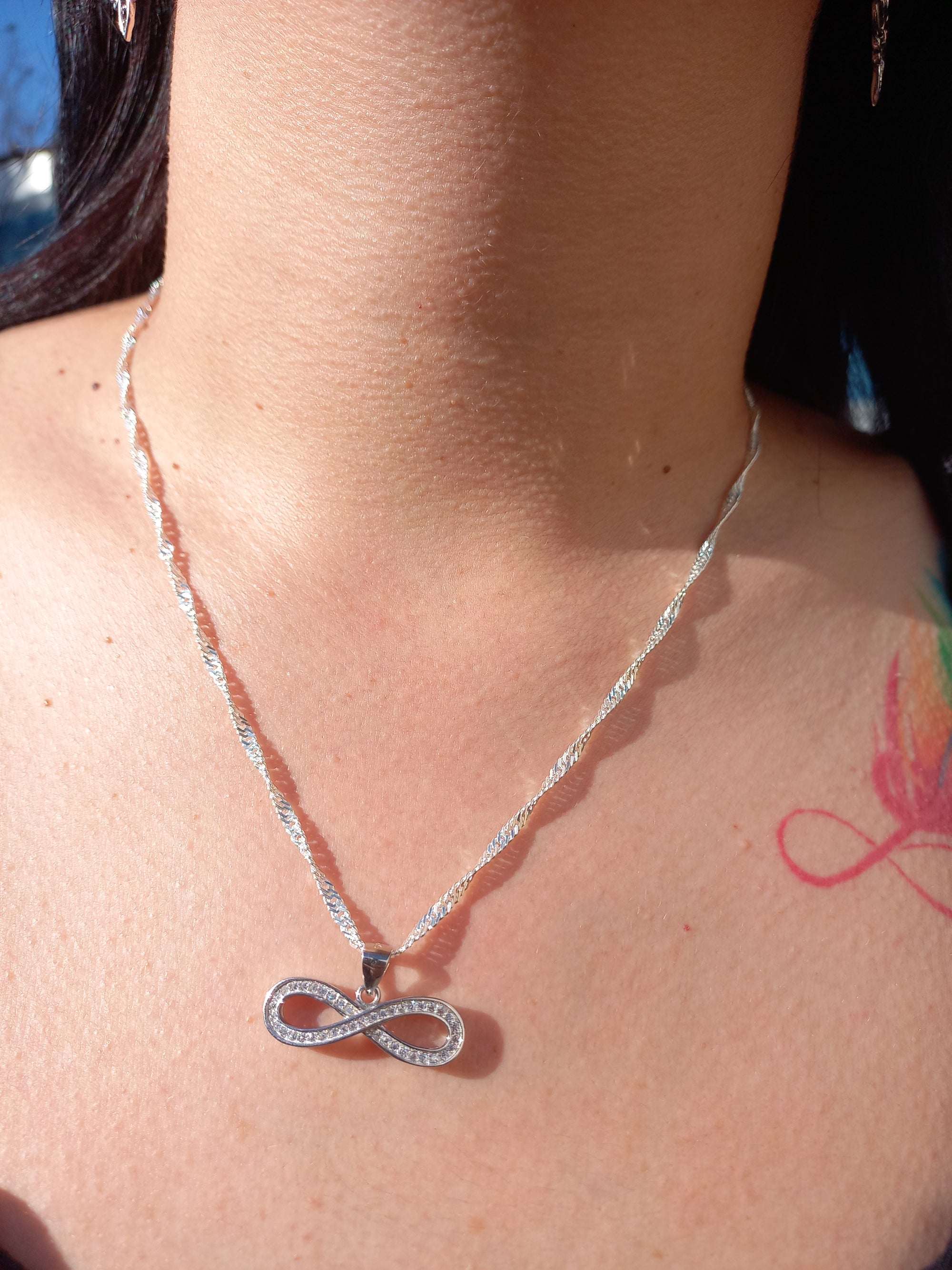 Colgante Infinito con Cadena de Plata de 50 cm.