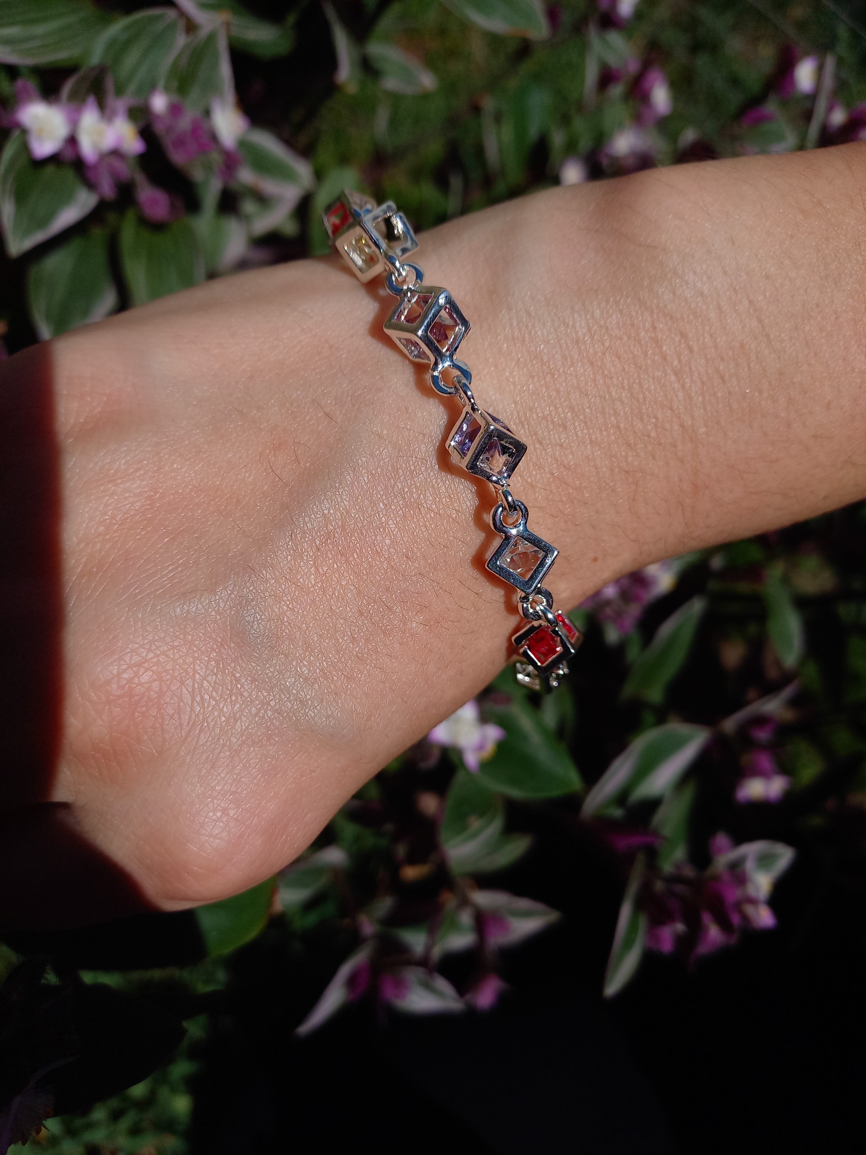 Pulsera Arcoiris Cuadrada de Plata con Circones.
