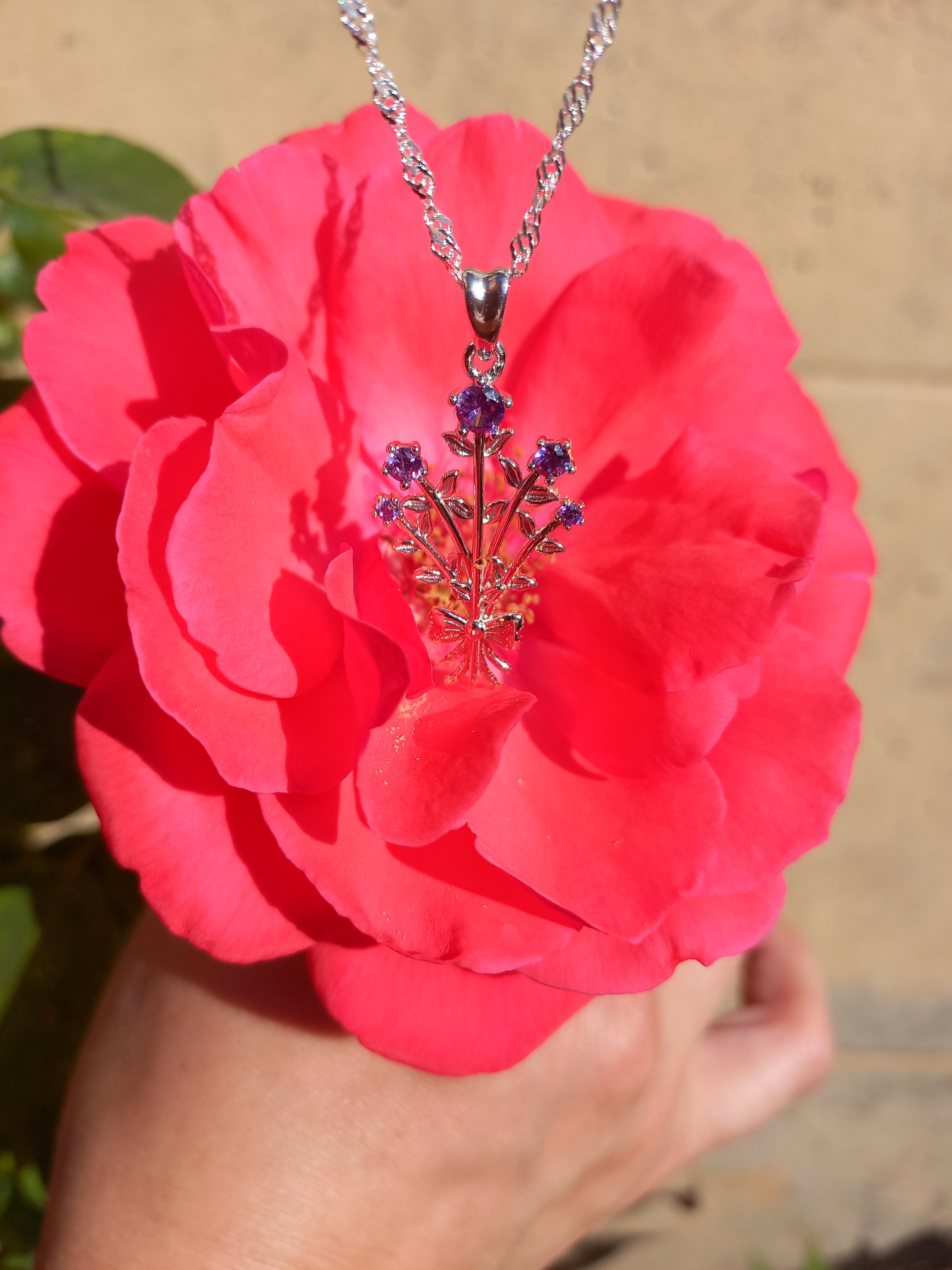 Ramo de Flores con Cadena de Plata 50 cm.