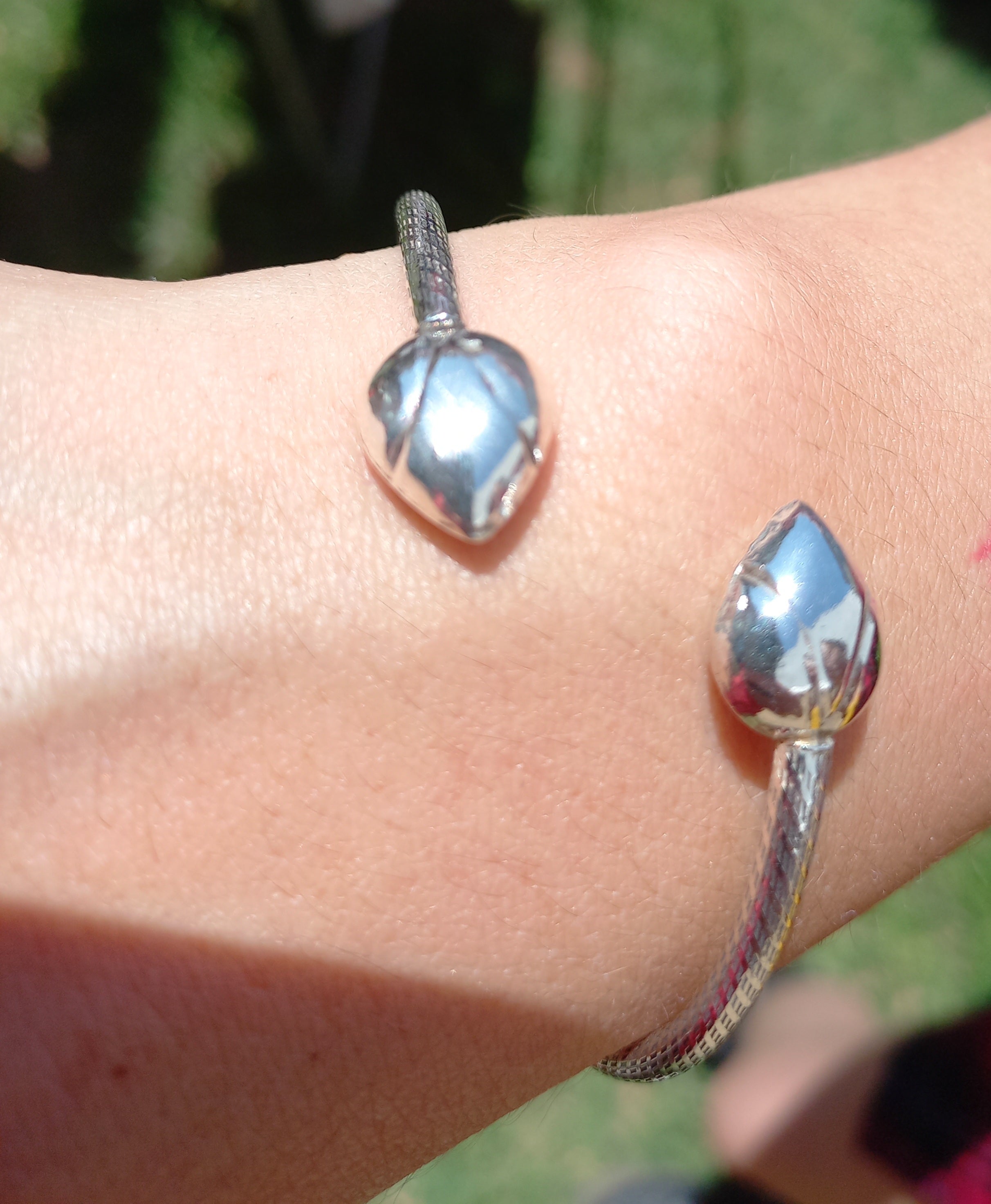 Pulsera Esclava Ajustable de Plata.