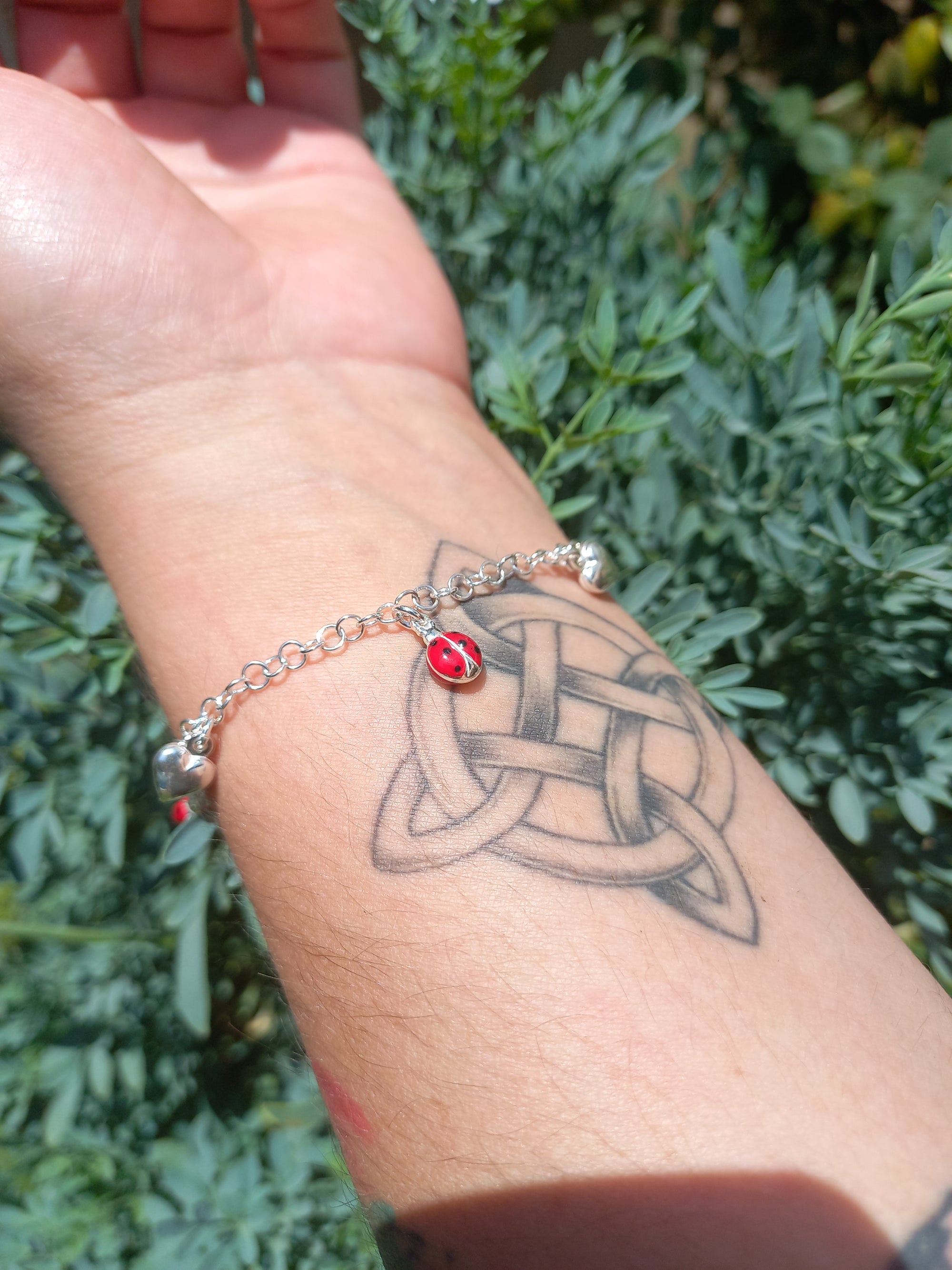 Pulsera de Corazones con Mariquita de Plata.