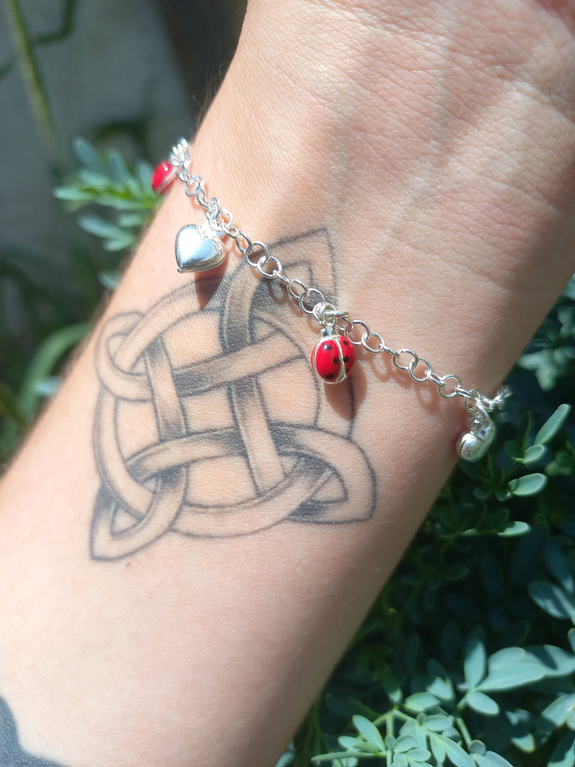 Pulsera de Corazones con Mariquita de Plata.