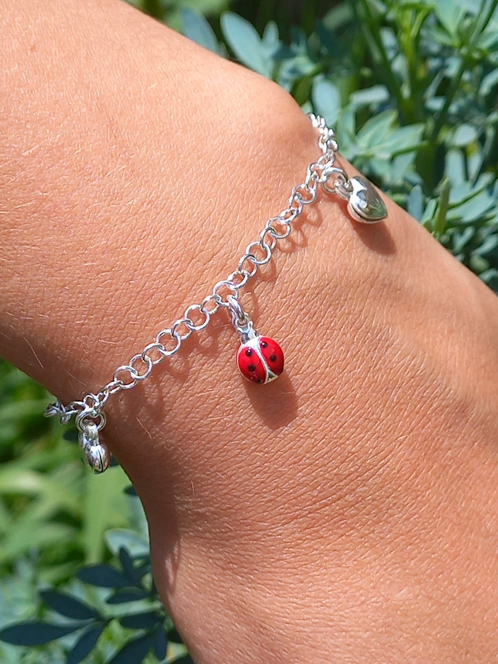 Pulsera de Corazones con Mariquita de Plata.