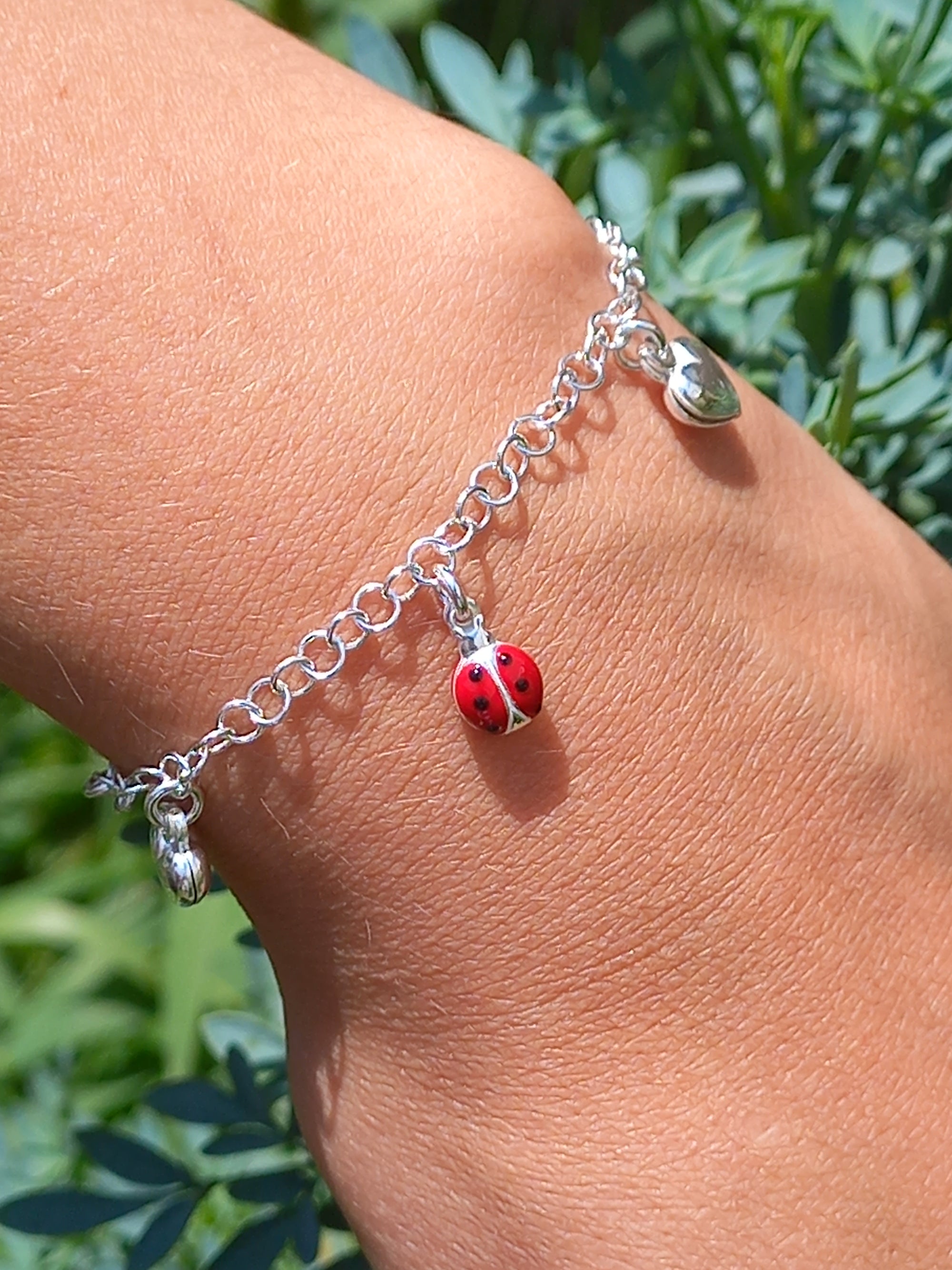 Pulsera de Corazones con Mariquita de Plata.