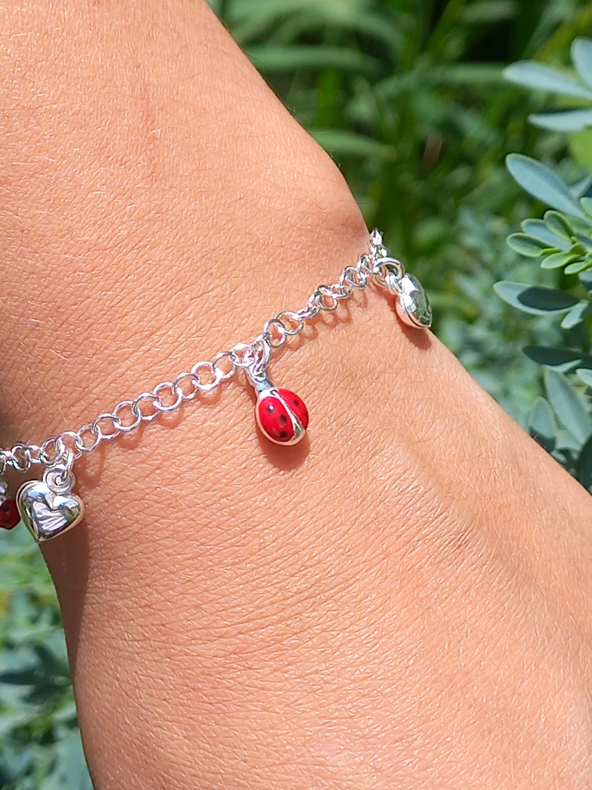Pulsera de Corazones con Mariquita de Plata.