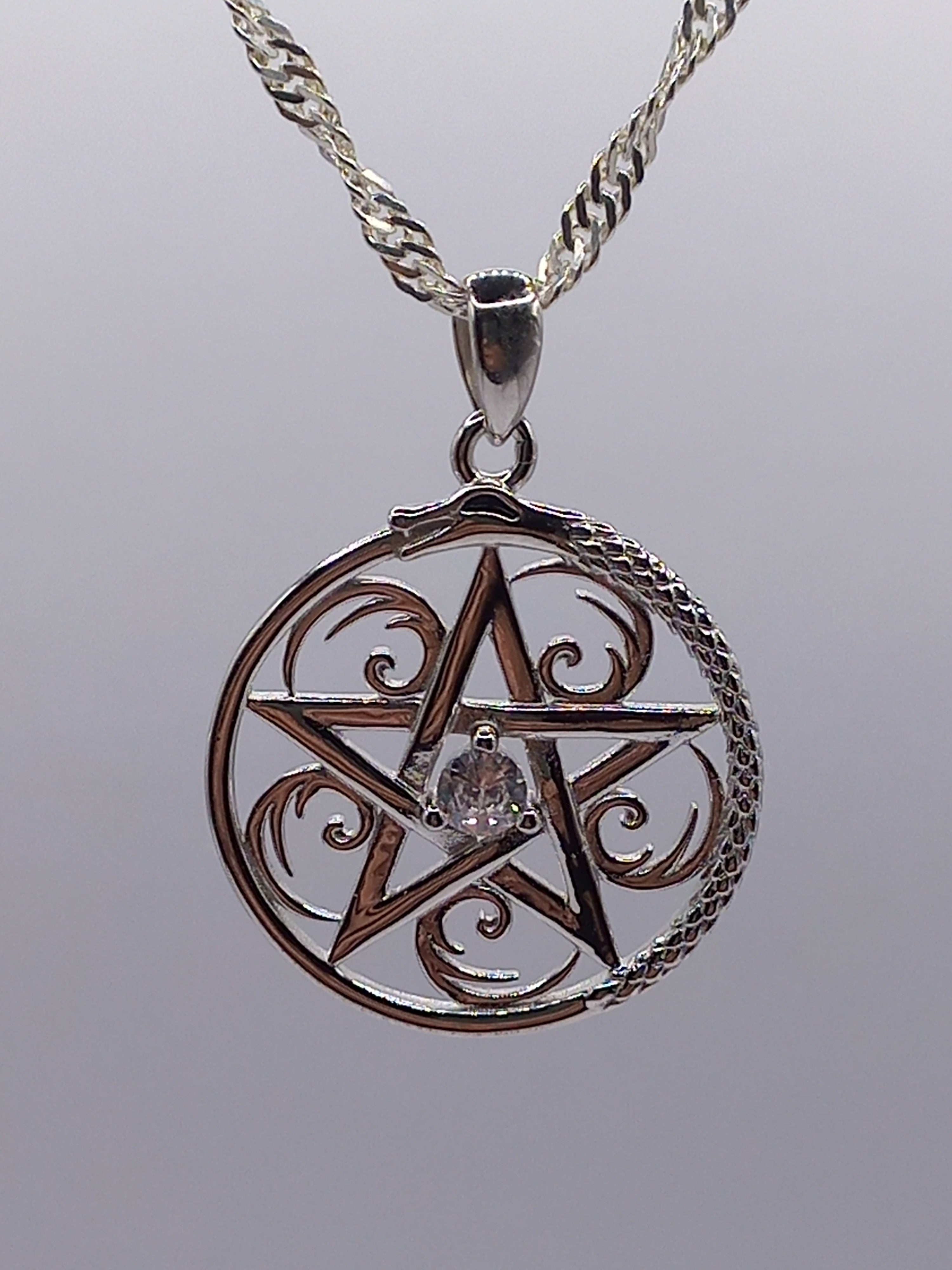 Colgante Pentáculo con Uróboros y Cadena de Plata 50 cm.